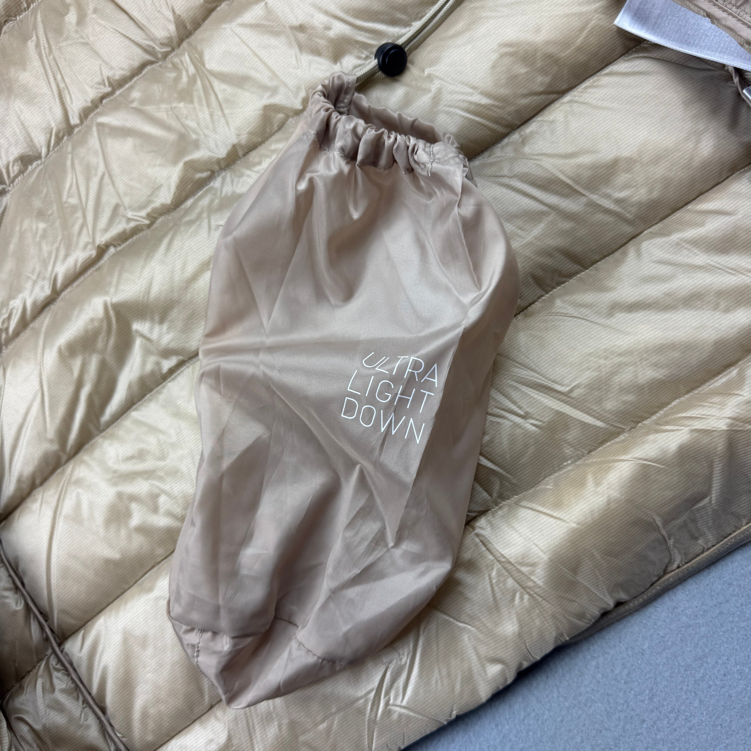 Men`s Uniqlo Beige Ultra Light Down Puffer Jacket Like a new Size L image 7