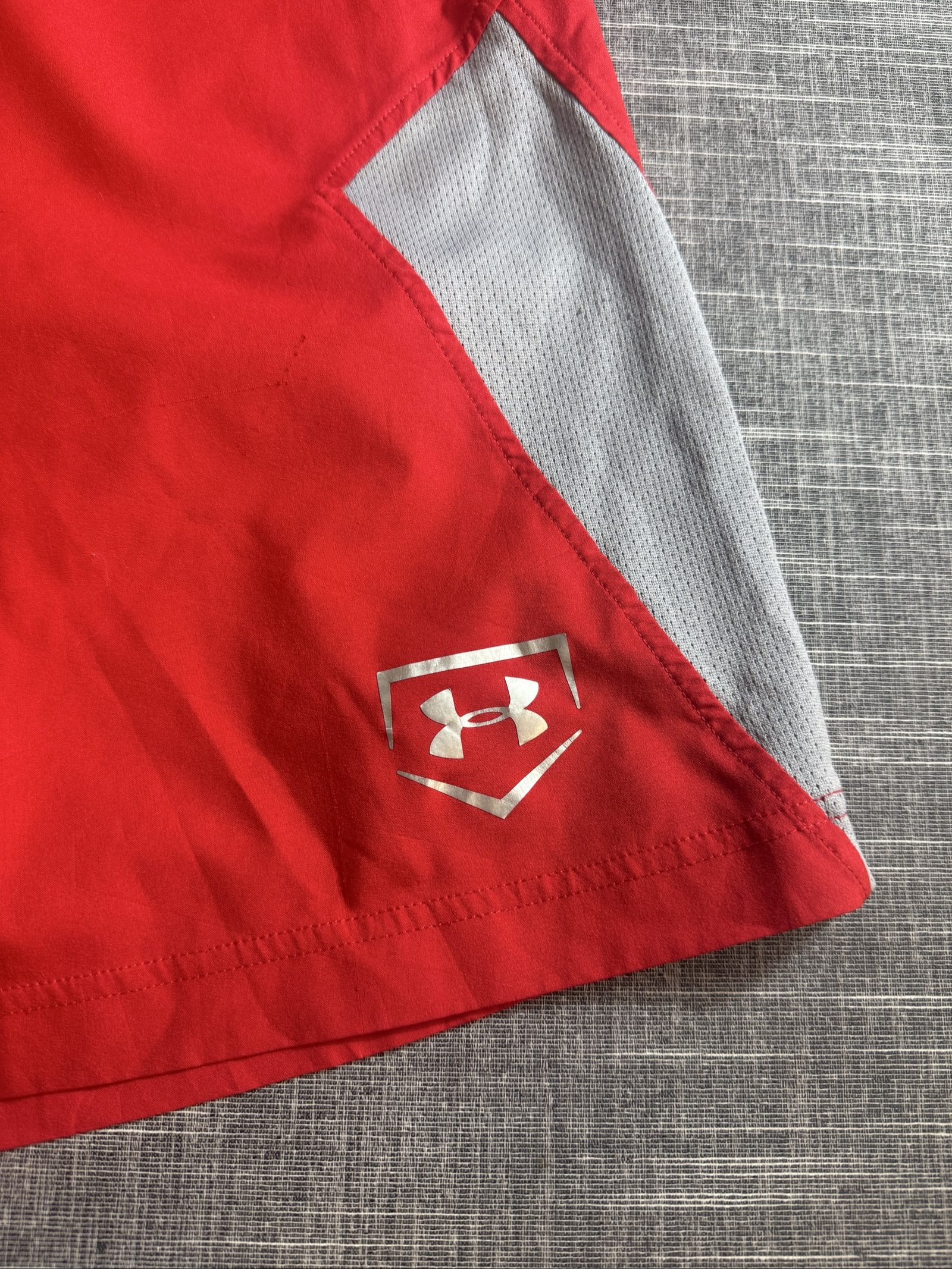 Under Armour Men’s Loose Red & Grey Training Shorts Large image 2