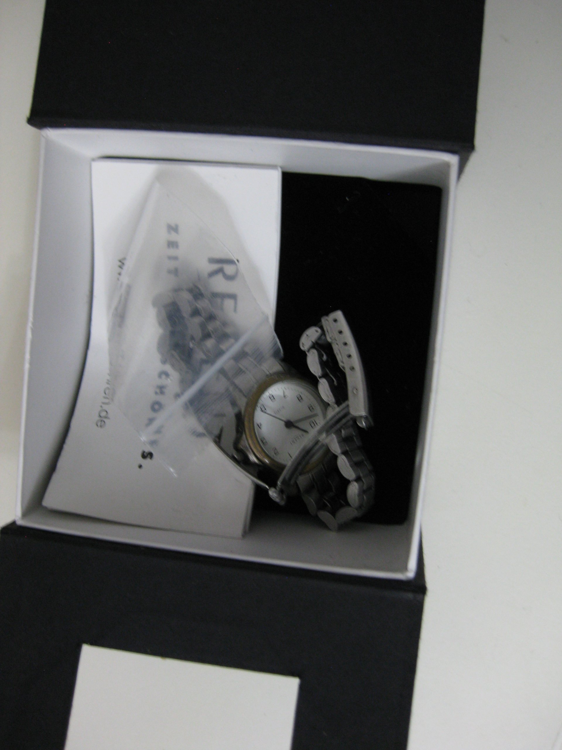 Regent Silver Tone Quartz Wristwatch White Dial Unisex image 6