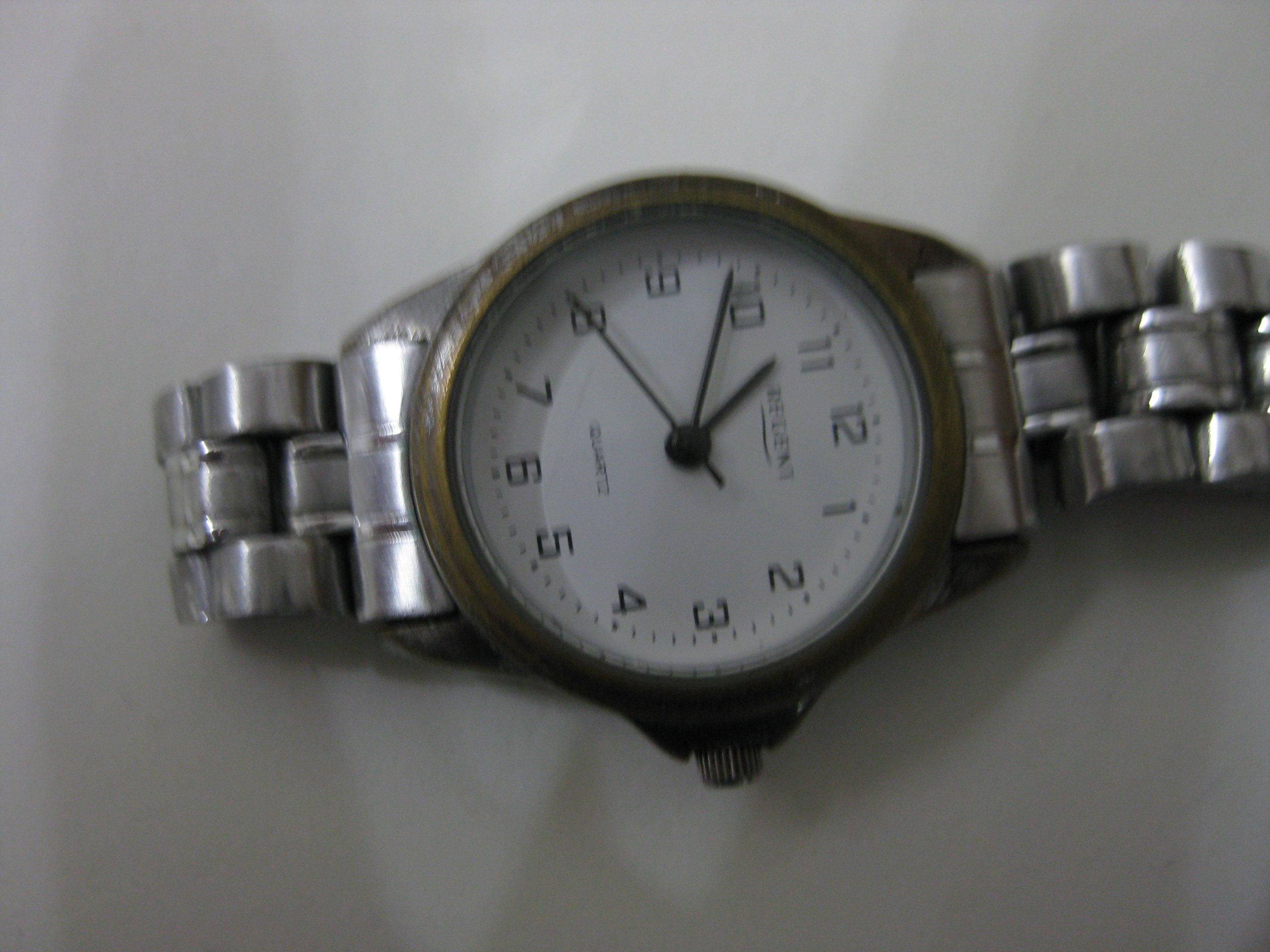Regent Silver Tone Quartz Wristwatch White Dial Unisex image 9