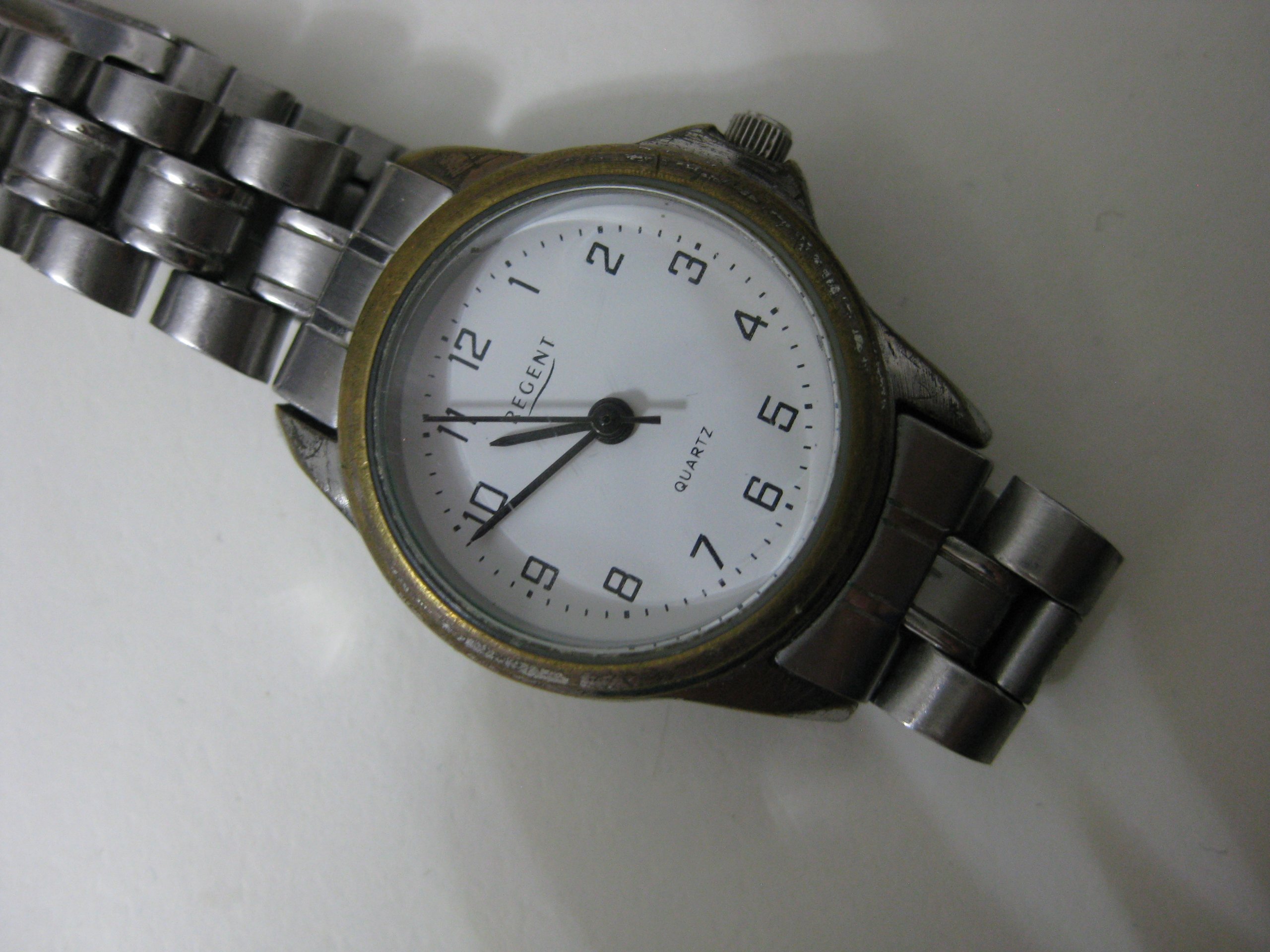 Regent Silver Tone Quartz Wristwatch White Dial Unisex image 4