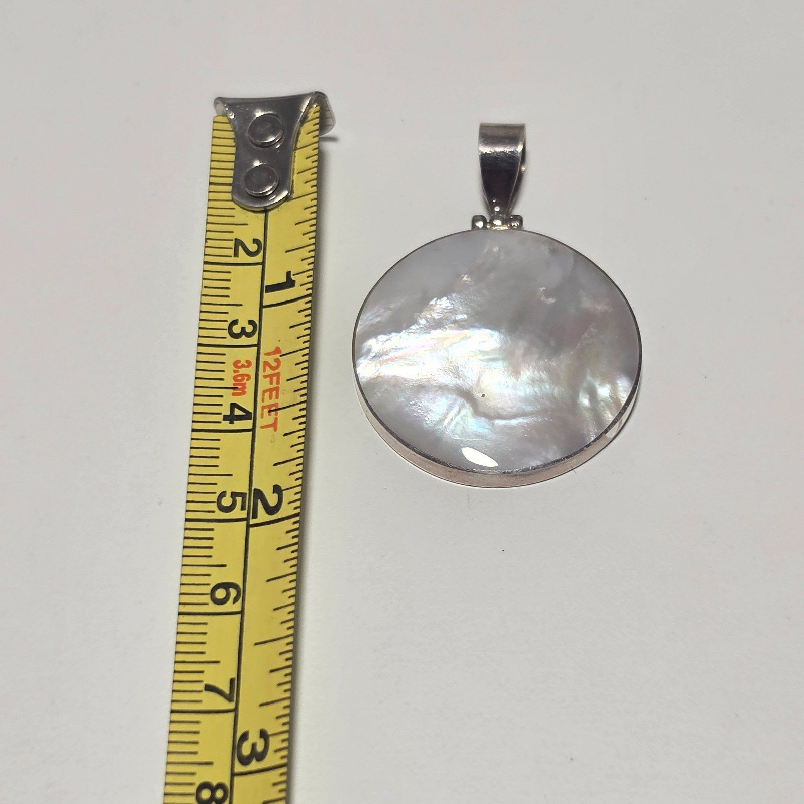 925 Silver White Mother of Pearl Round Pendant.b6