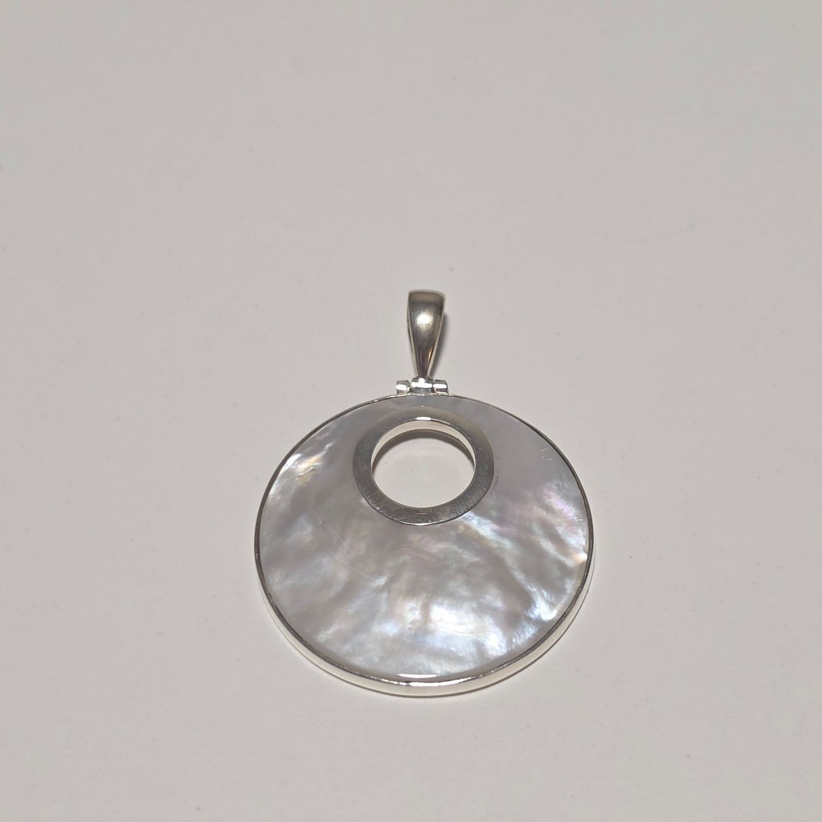 925 Silver & Mother of Pearl Round Pendant.b6