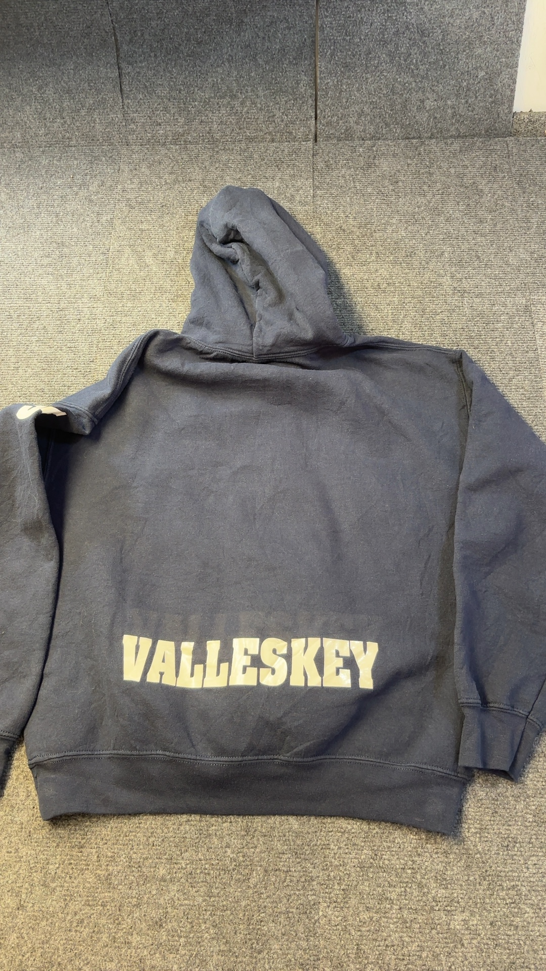 Gildan Unisex Navy Cotton-Polyester Softball Hoodie Medium good condition image 3