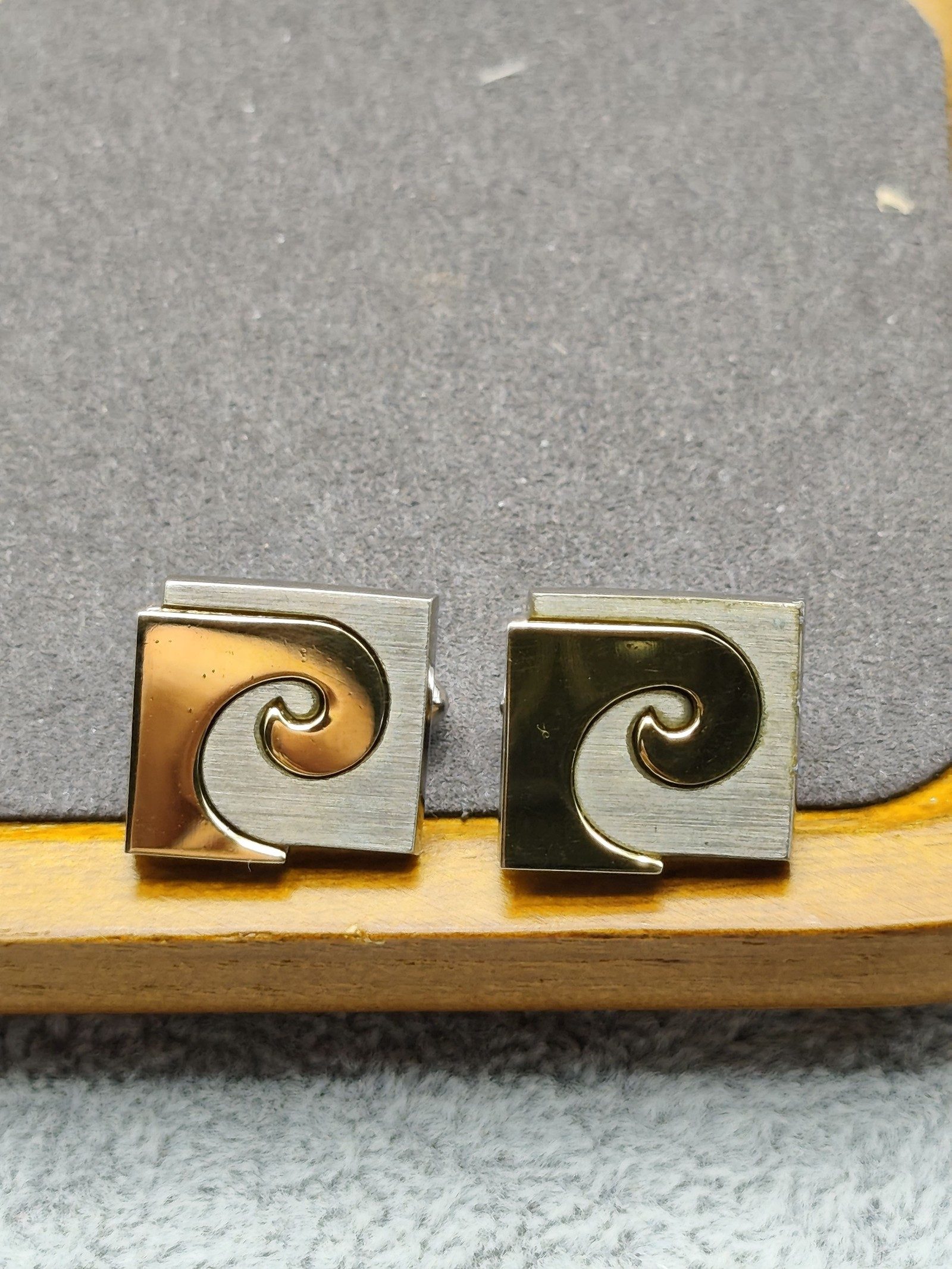 Pierre Cardin Two Tone Gold & Silver Square Wave Cufflinks image 3
