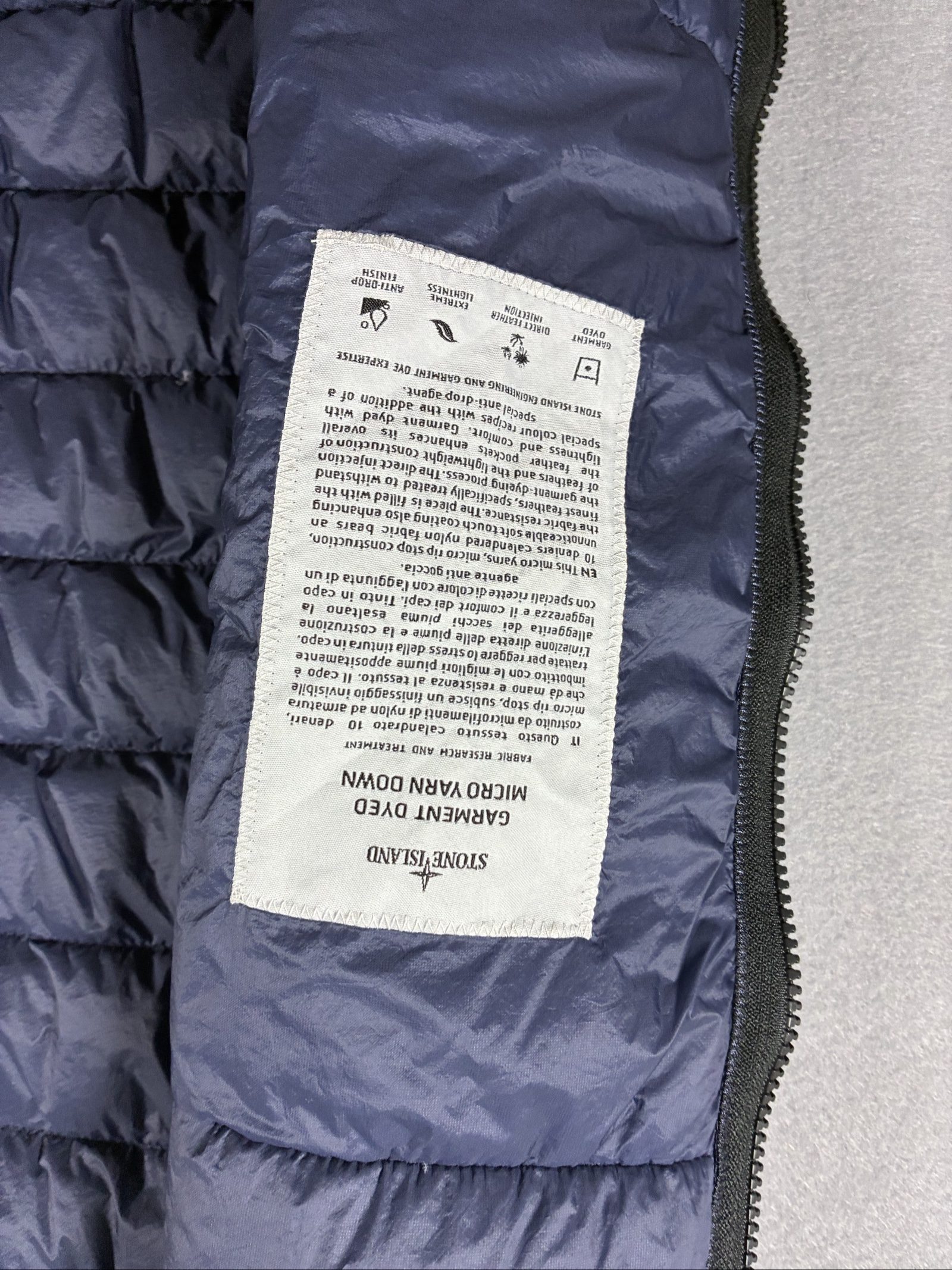 Stone Island Navy Quilted Puffer Gilet Large Reflective Badge image 6
