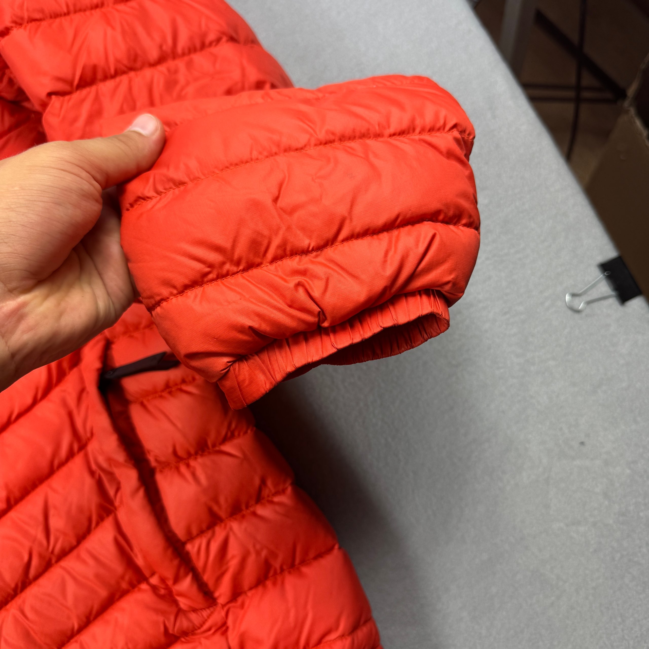 Men`s Peak Performance Frost down H Orange Puffer Jacket Hooded Lightweight Size M image 8