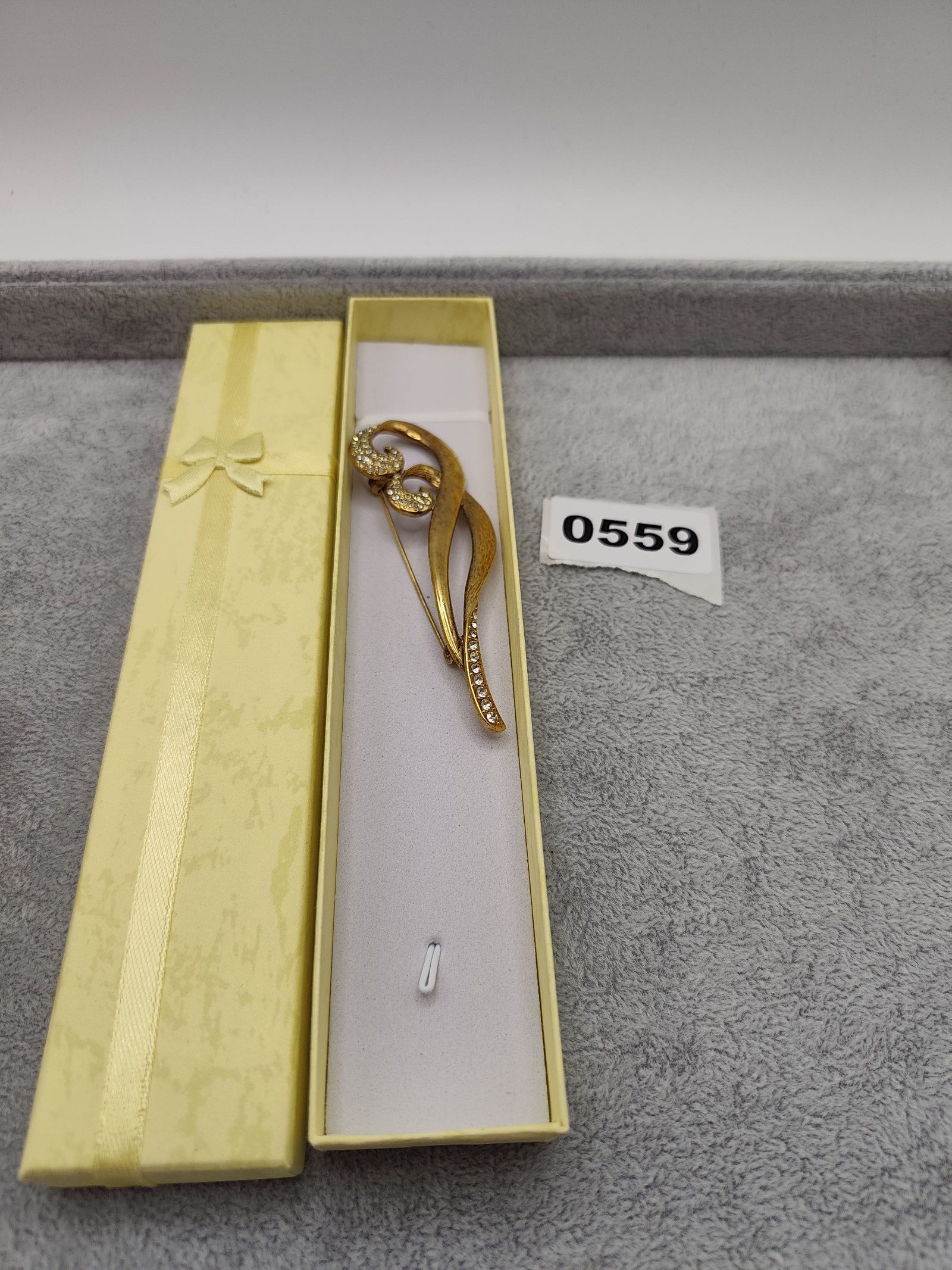 Gold Tone Crystal Decorative Brooch