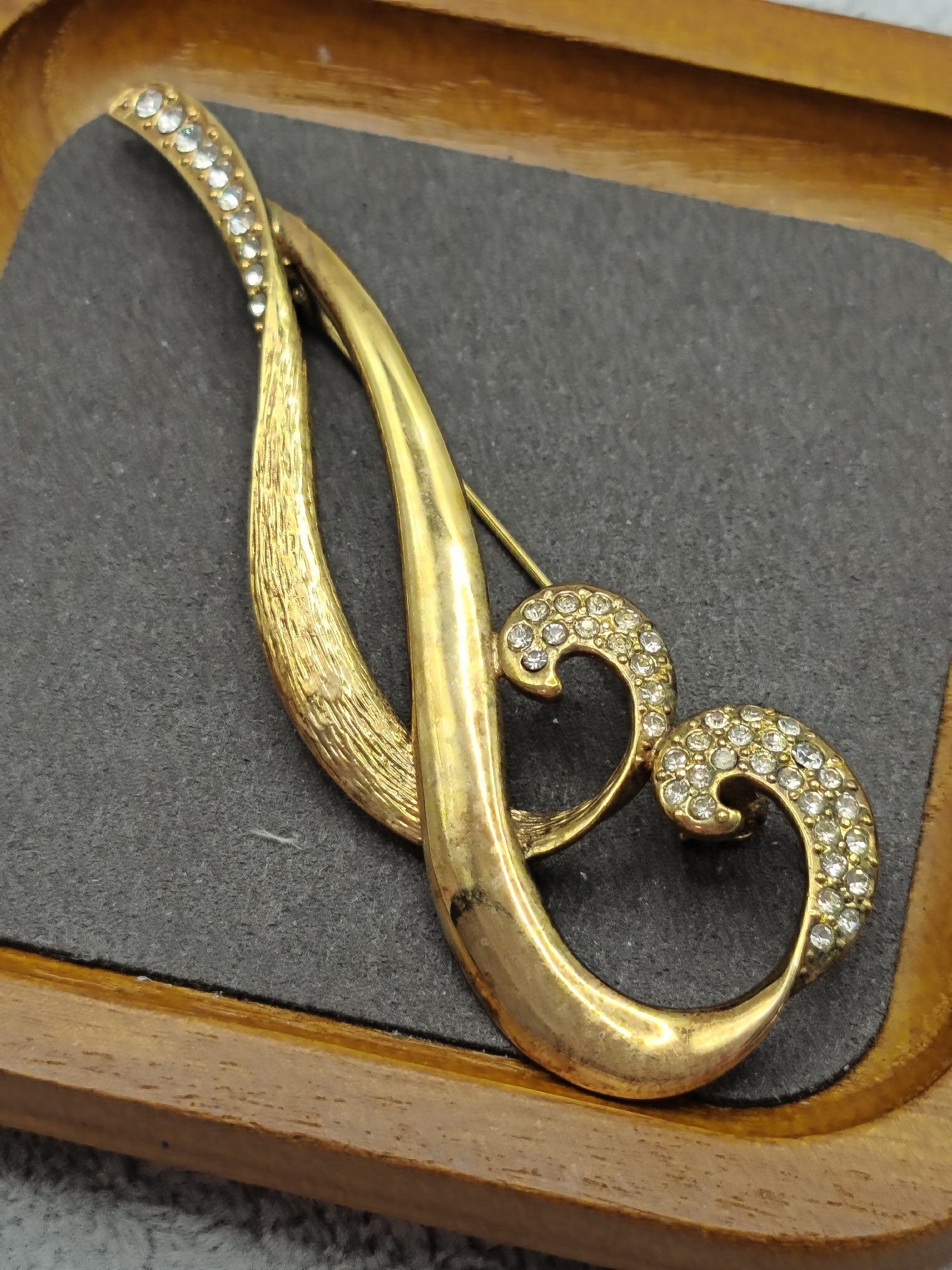 Gold Tone Crystal Decorative Brooch image 2