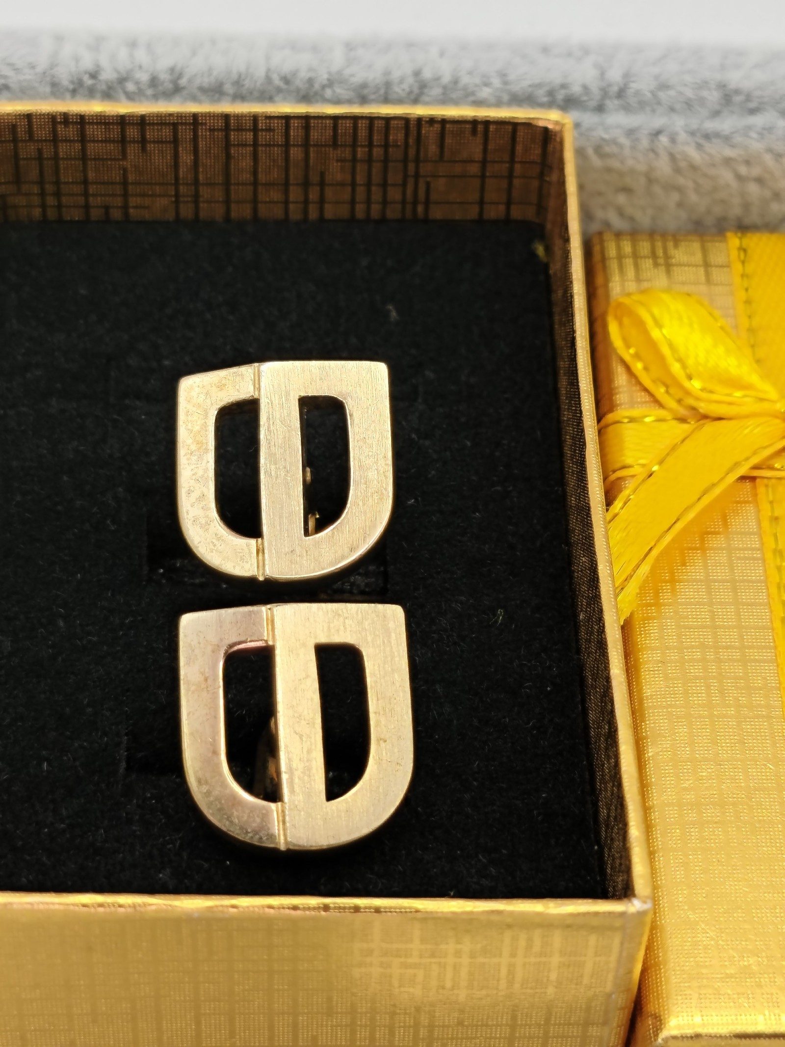 Christian Dior Gold Tone Classic Shield Cufflinks with Presentation Box image 2