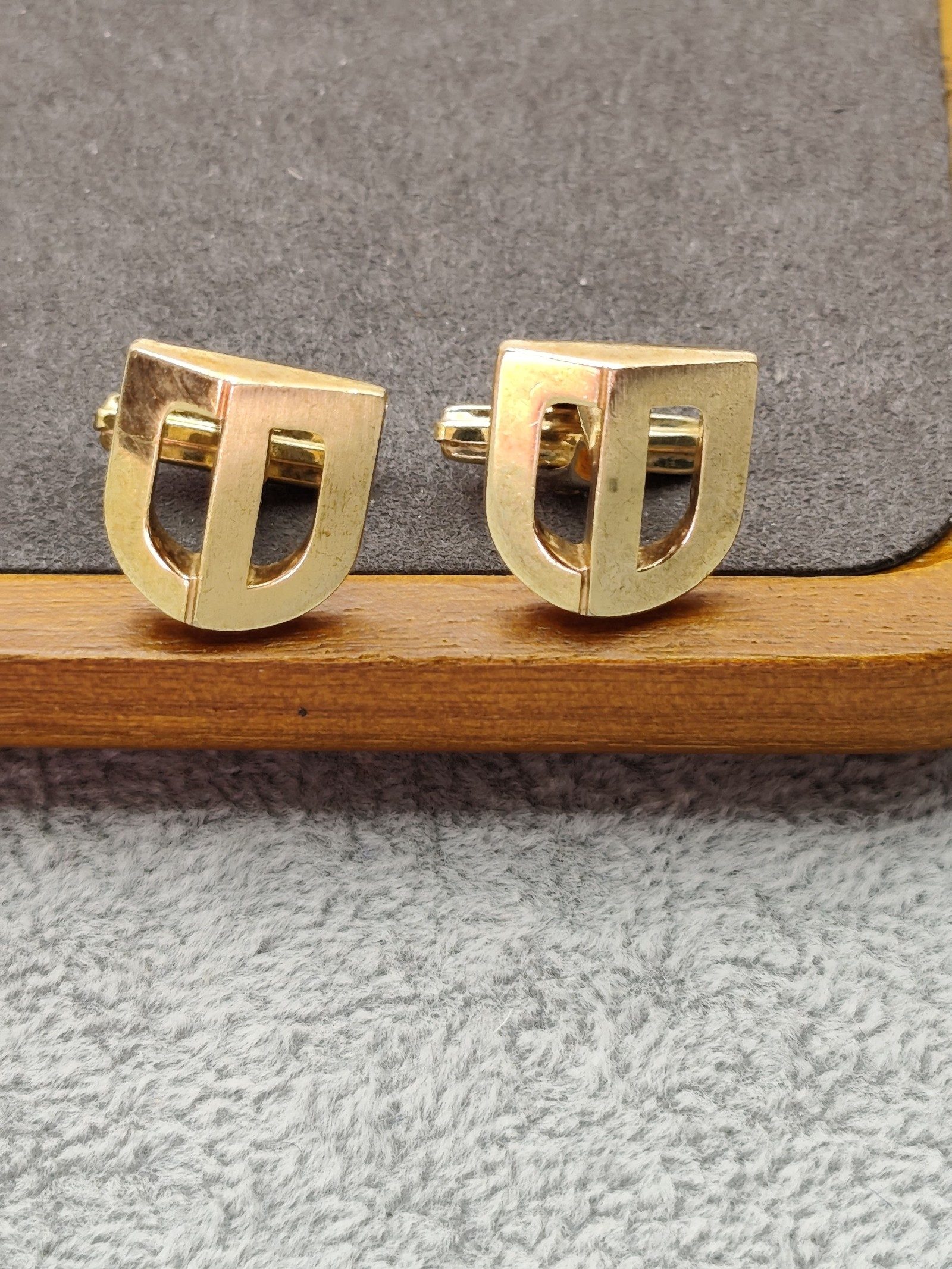 Christian Dior Gold Tone Classic Shield Cufflinks with Presentation Box image 3