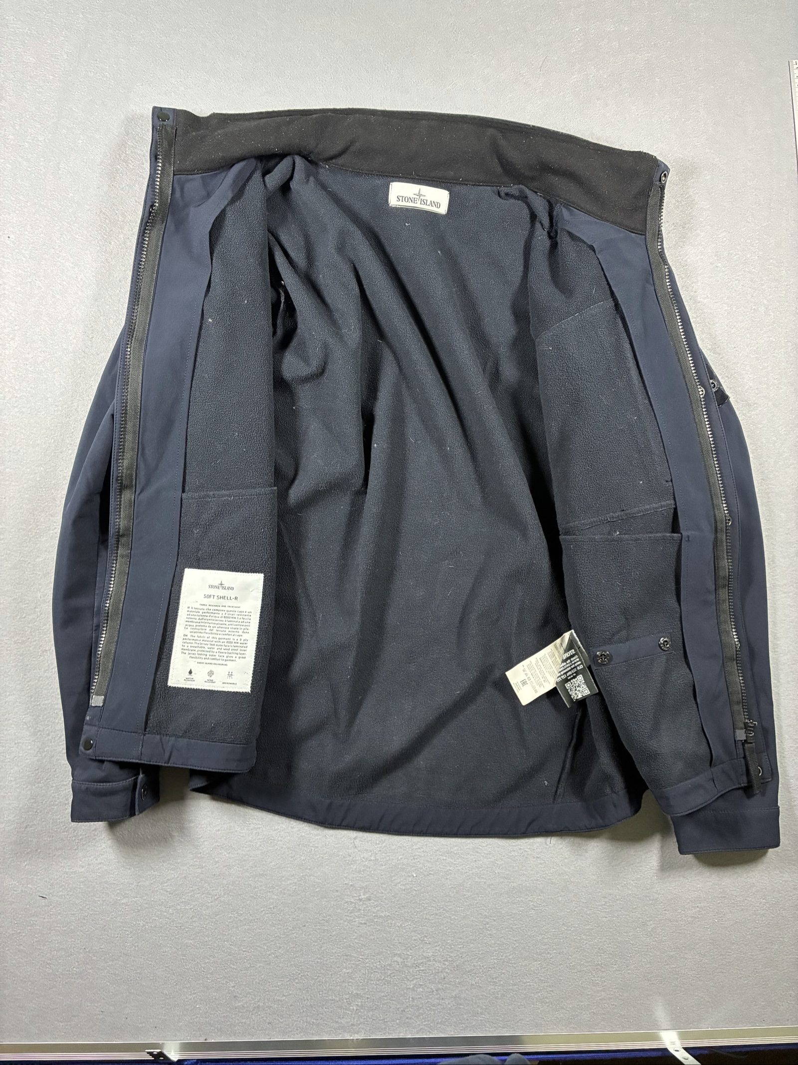 Stone Island Navy Soft Shell Jacket Large Chest Zip Pocket image 5