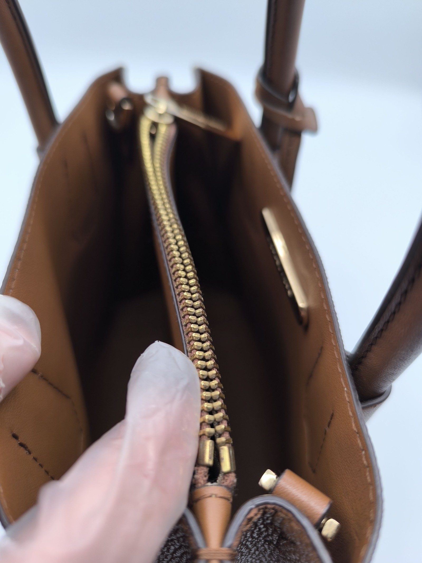 Michael Kors Beige & Brown Logo Print Handbag Medium image 10