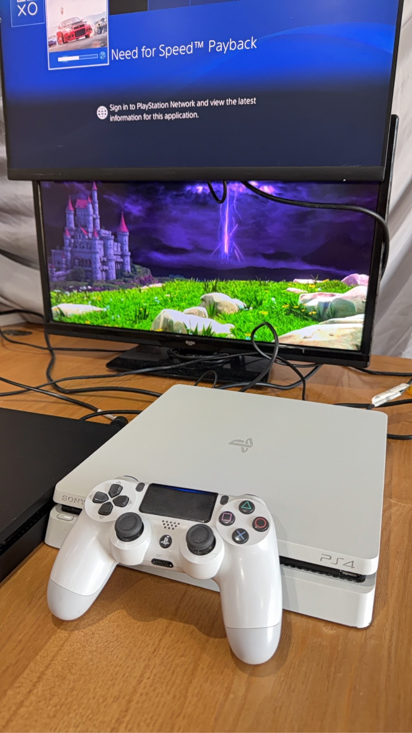 Sony PlayStation 4 PS4 Slim White 500GB Console with Controller & Cables image 10