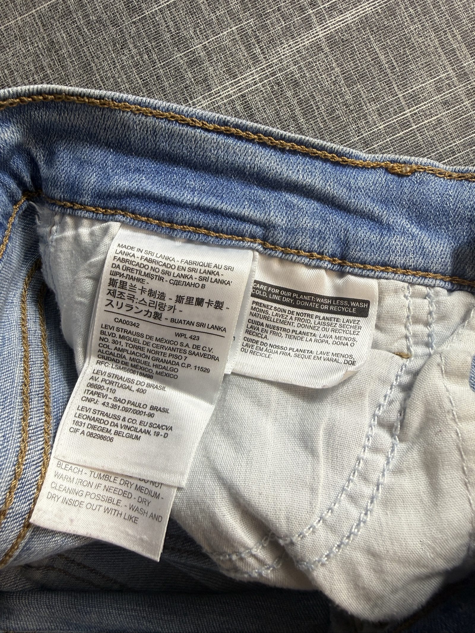 Levi's 724 High Rise Straight Women's Jeans 29 Light Blue Distressed Denim image 5