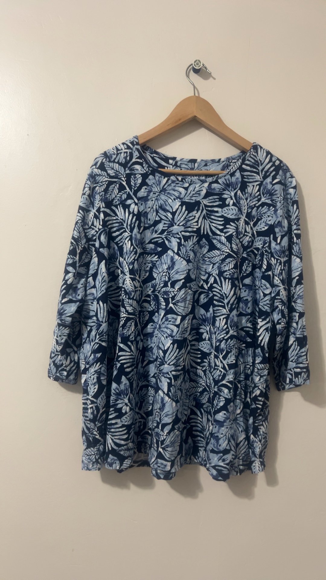 d&co Beach Blue & White Leaf Print Plus Size 2X Relaxed Fit Shirt