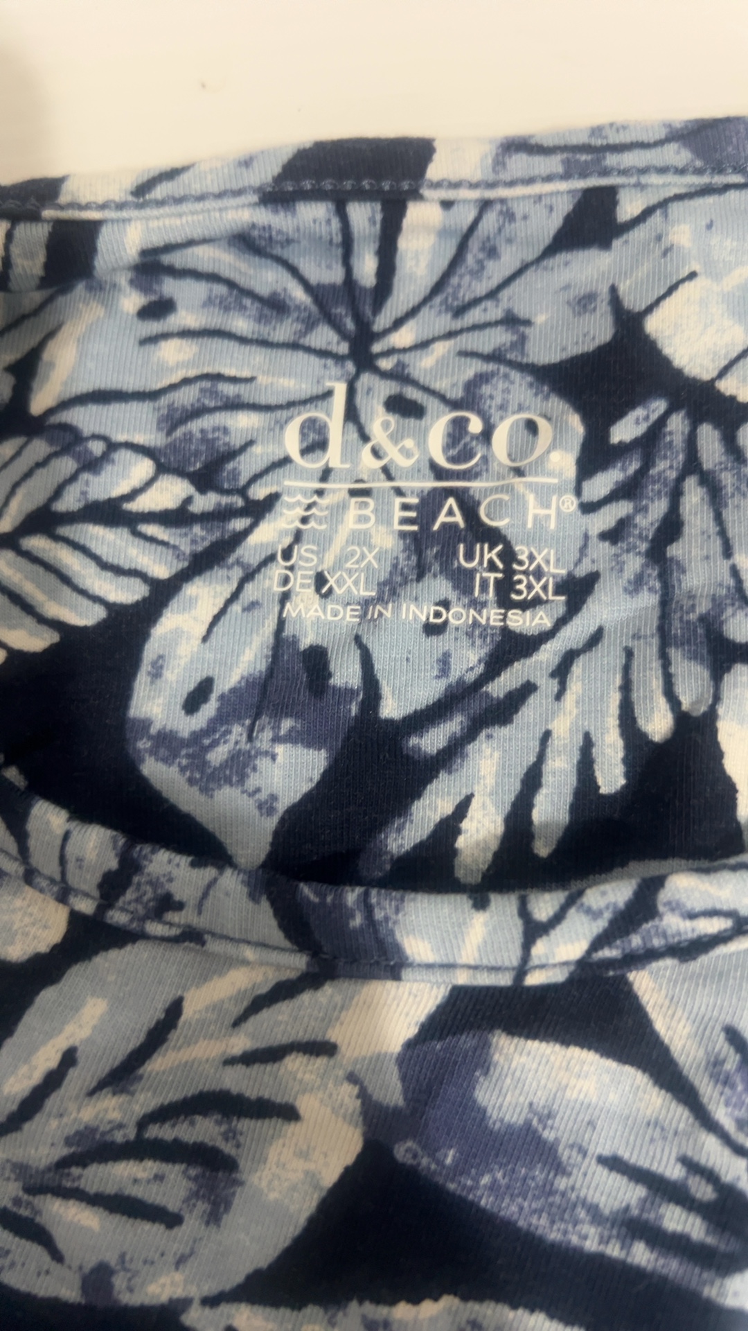 d&co Beach Blue & White Leaf Print Plus Size 2X Relaxed Fit Shirt image 3