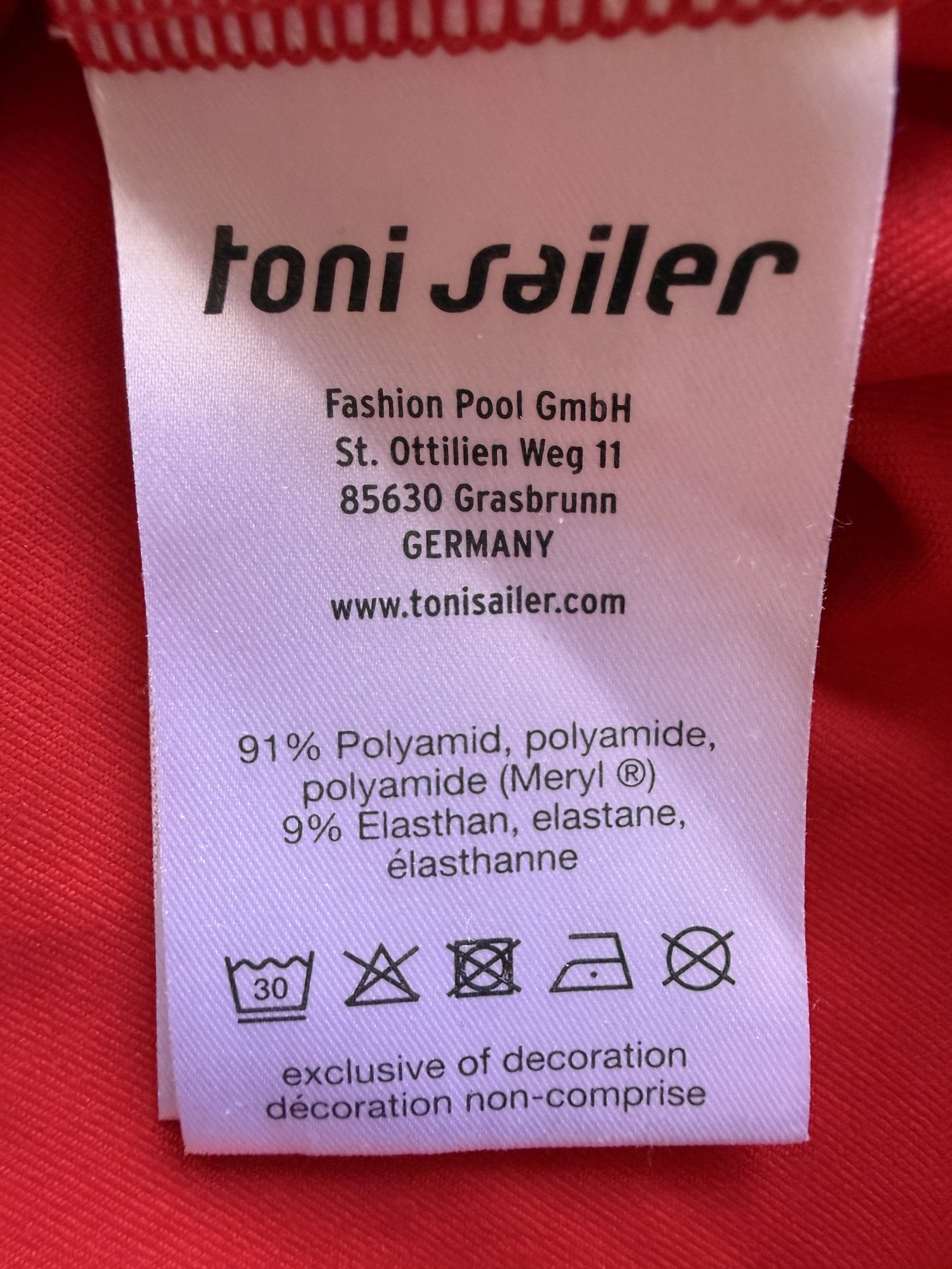 Title: Toni Sailer Bryan Men’s Ski Base Layer Top Size 50 Red 1/4 Zip image 4