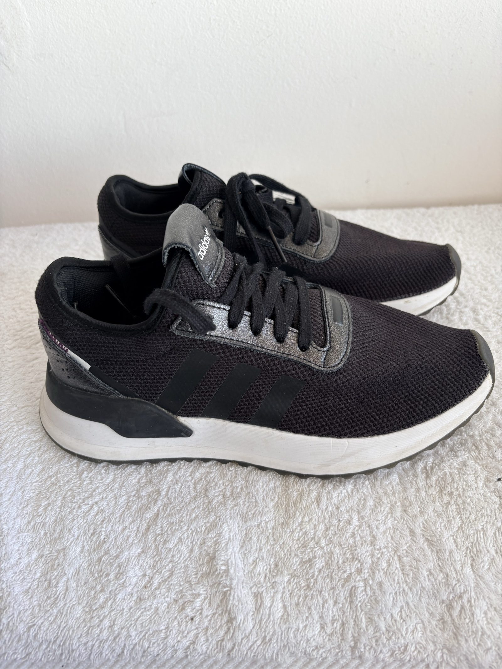 Adidas Black & Grey Runner Shoes Size 8