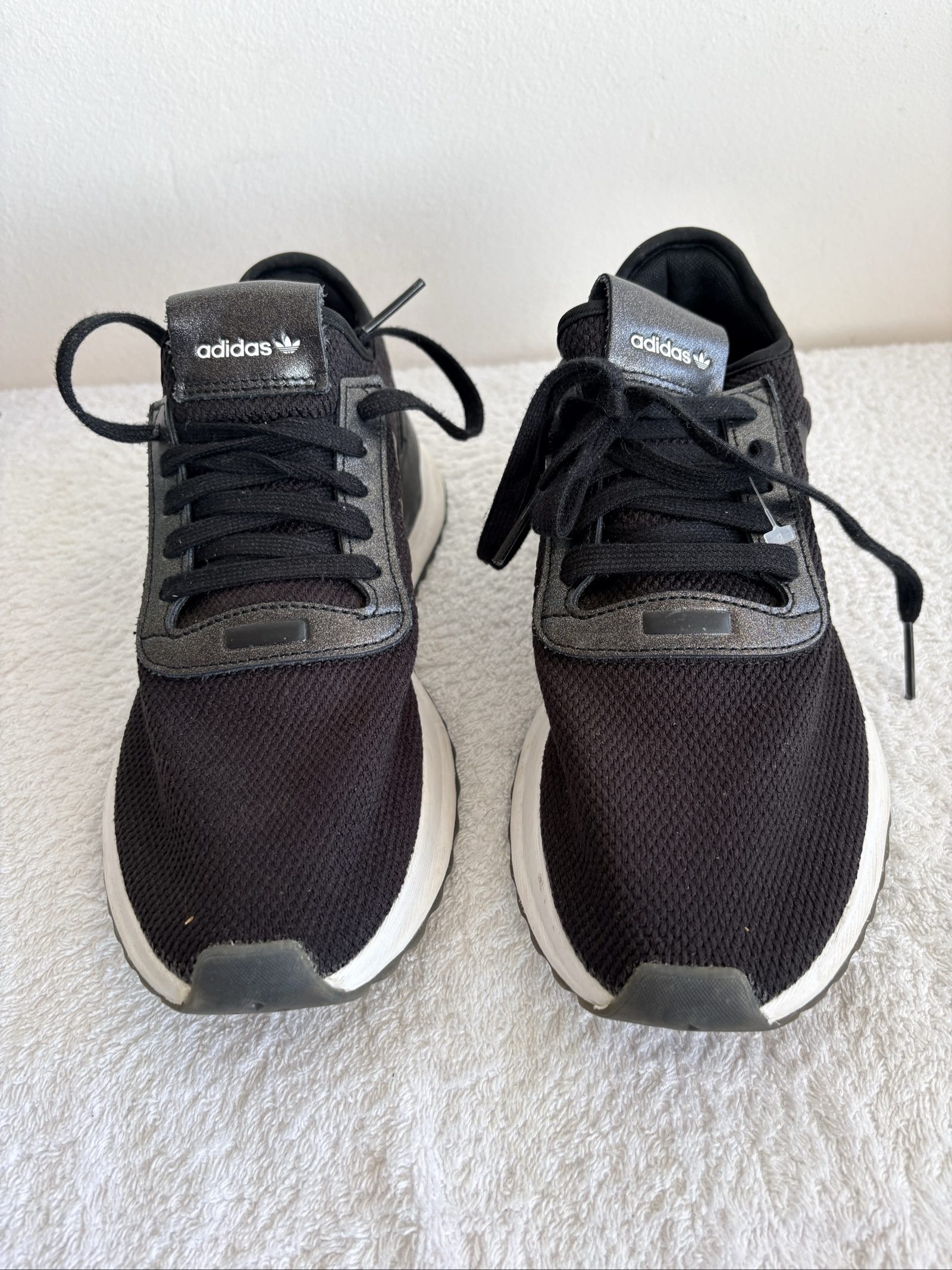 Adidas Black & Grey Runner Shoes Size 8 image 2