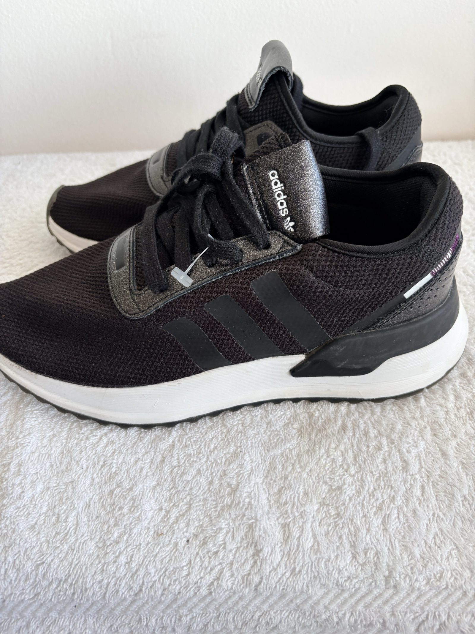 Adidas Black & Grey Runner Shoes Size 8 image 6