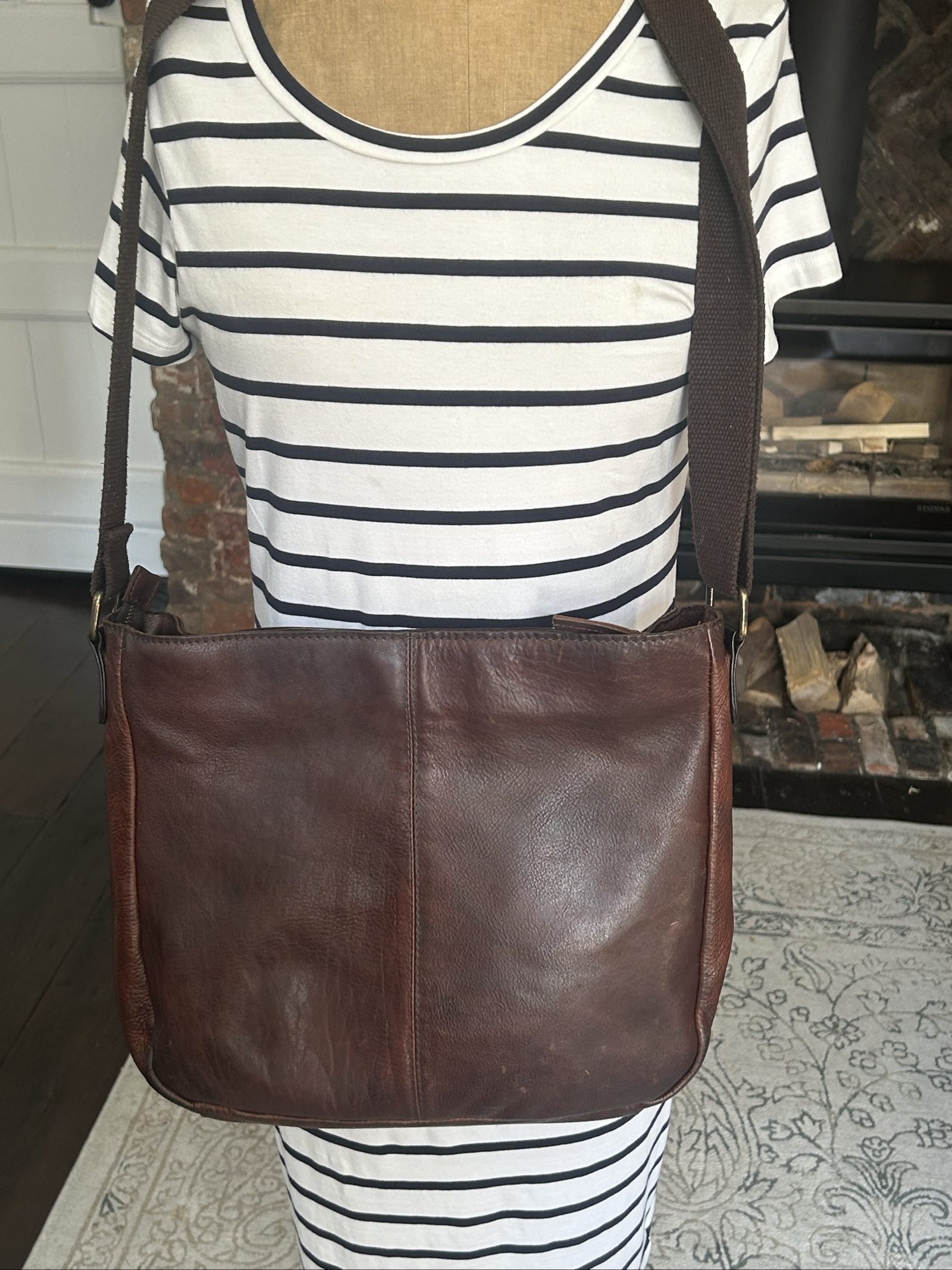 Fatface Leather Shoulder Crossbody Bag Medium image 8