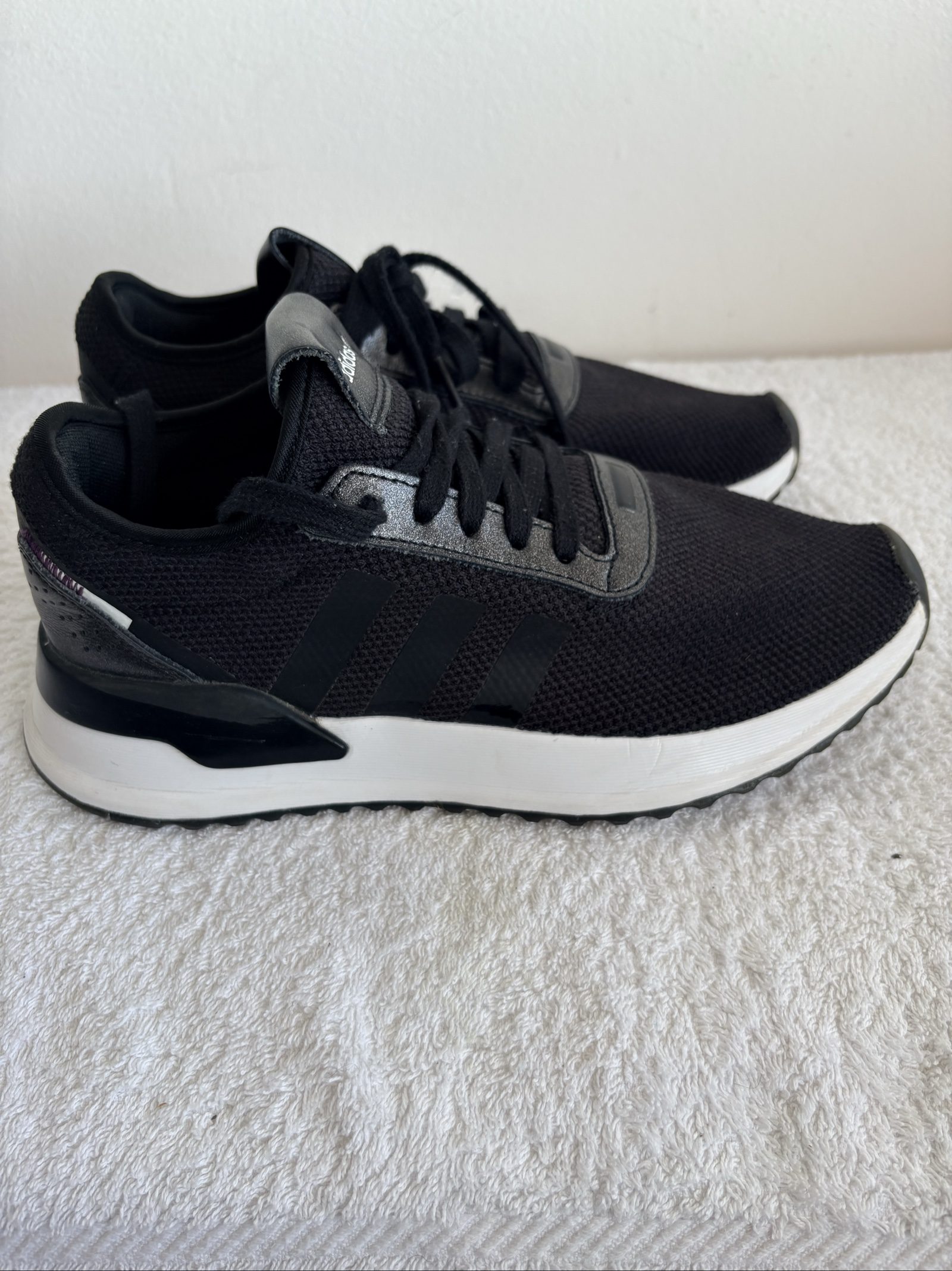 Adidas Black & Grey Men's Running Trainers UK 9 image 2