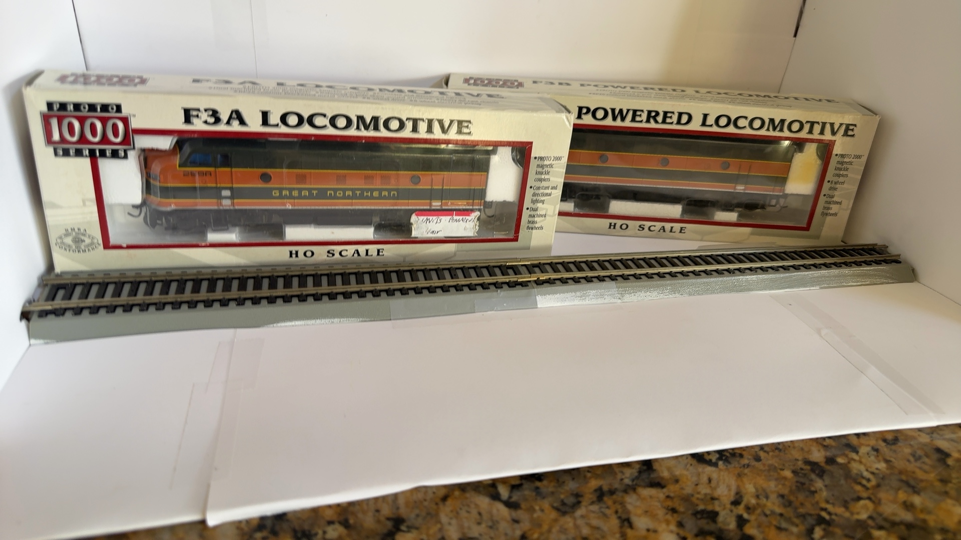 Proto 1000 Series Great Northern HO Scale F3A & F3B Locomotive Train Set image 7
