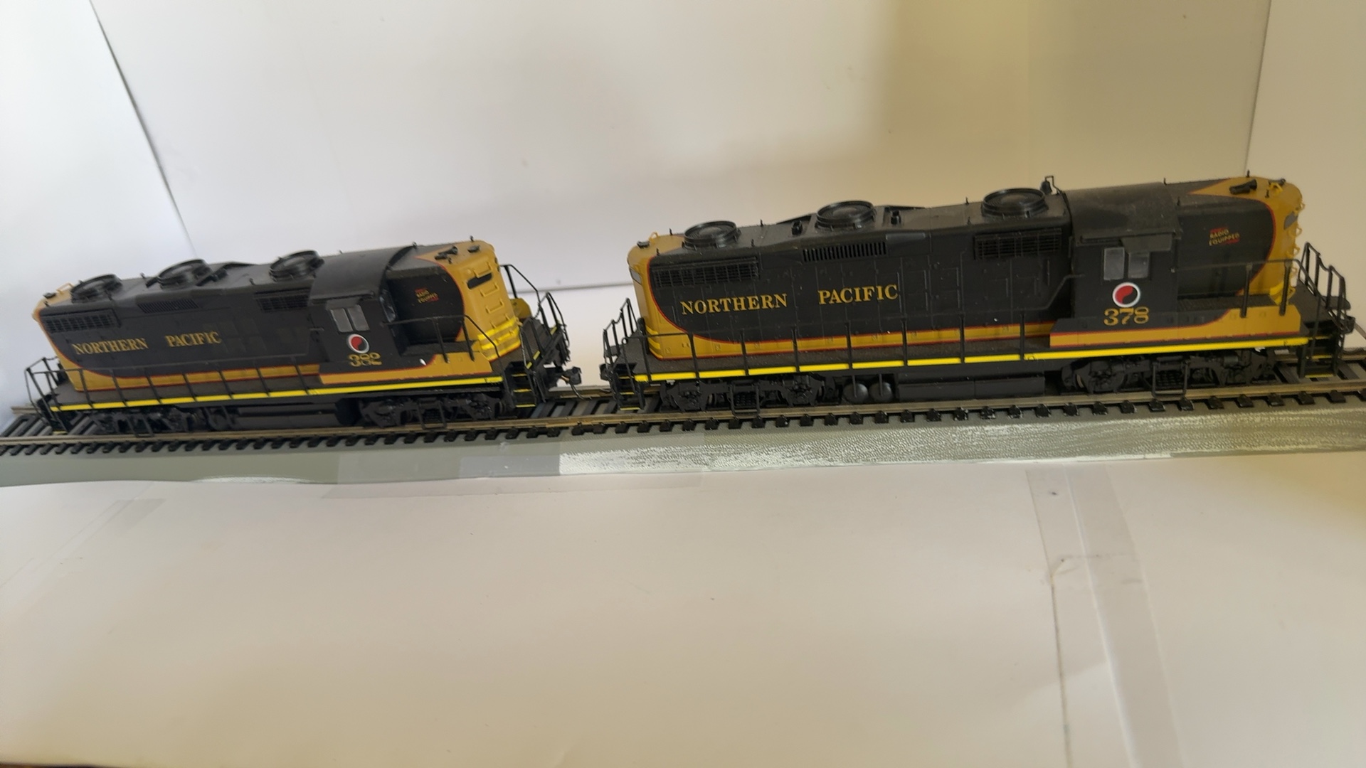 Proto 2000 Northern Pacific Black & Yellow GP18 Locomotive HO Scale DCC