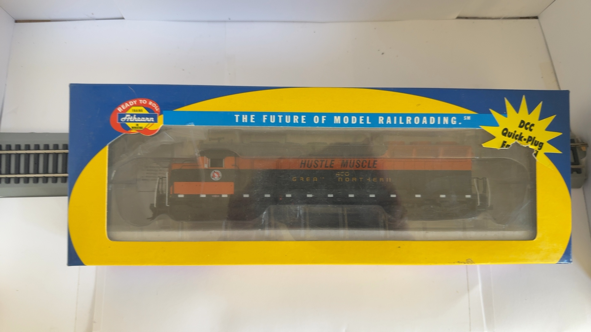 Athearn Orange & Black Great Northern SD45 "Hustle Muscle" Model Train image 3
