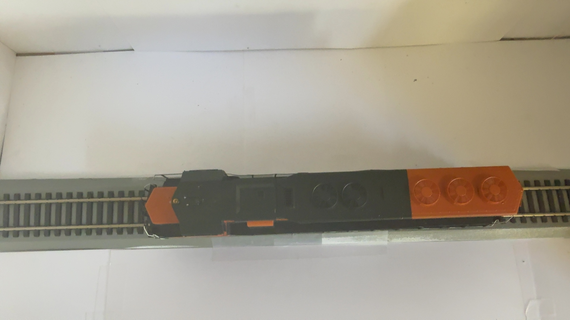 Athearn Orange & Black Great Northern SD45 "Hustle Muscle" Model Train image 5