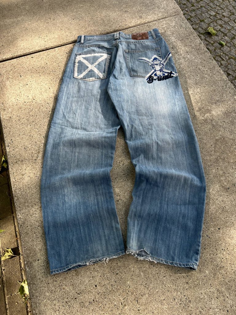 G-Unit Light Blue Denim Jeans 33 with Back Pocket Designs