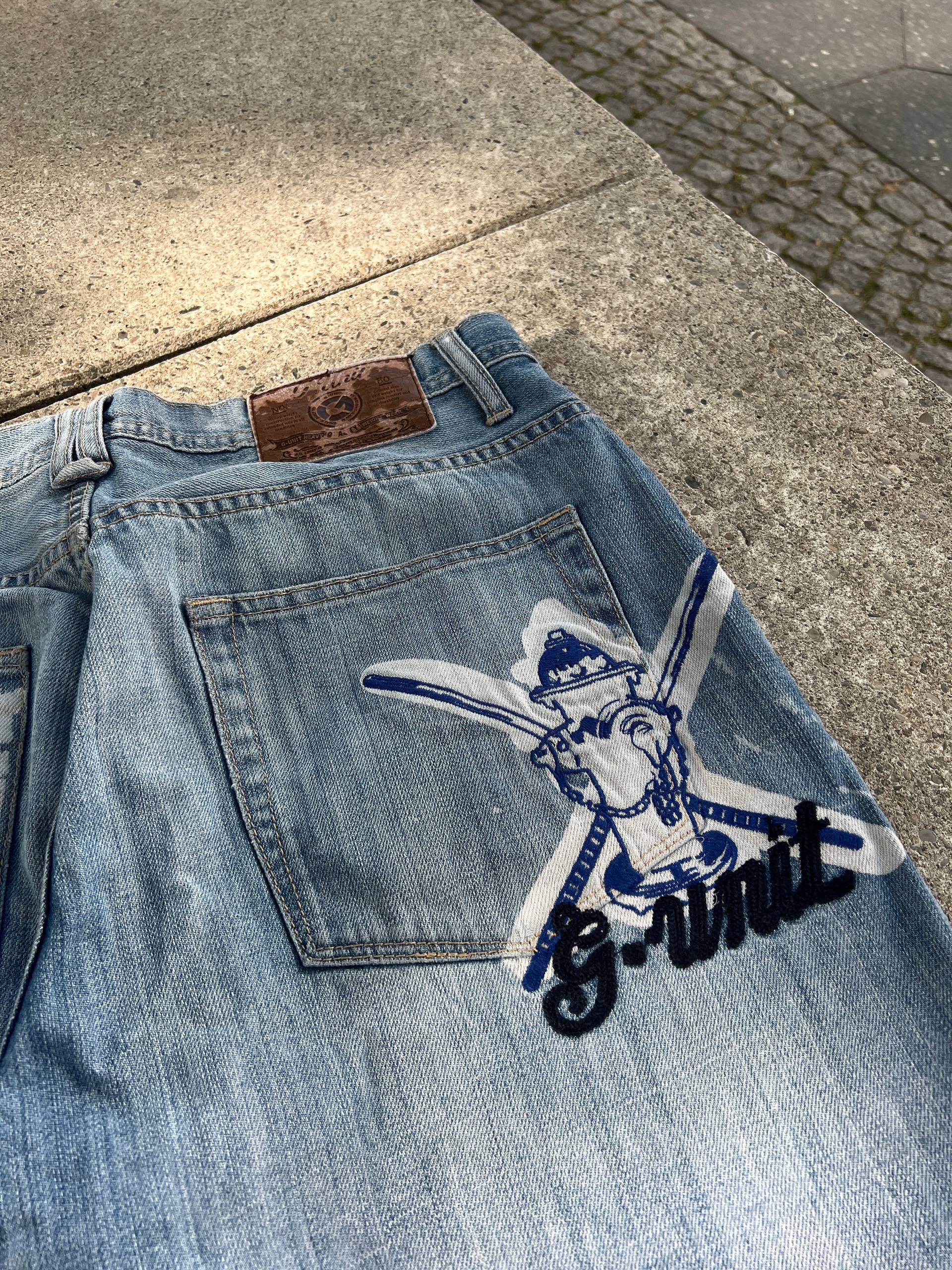 G-Unit Light Blue Denim Jeans 33 with Back Pocket Designs image 4