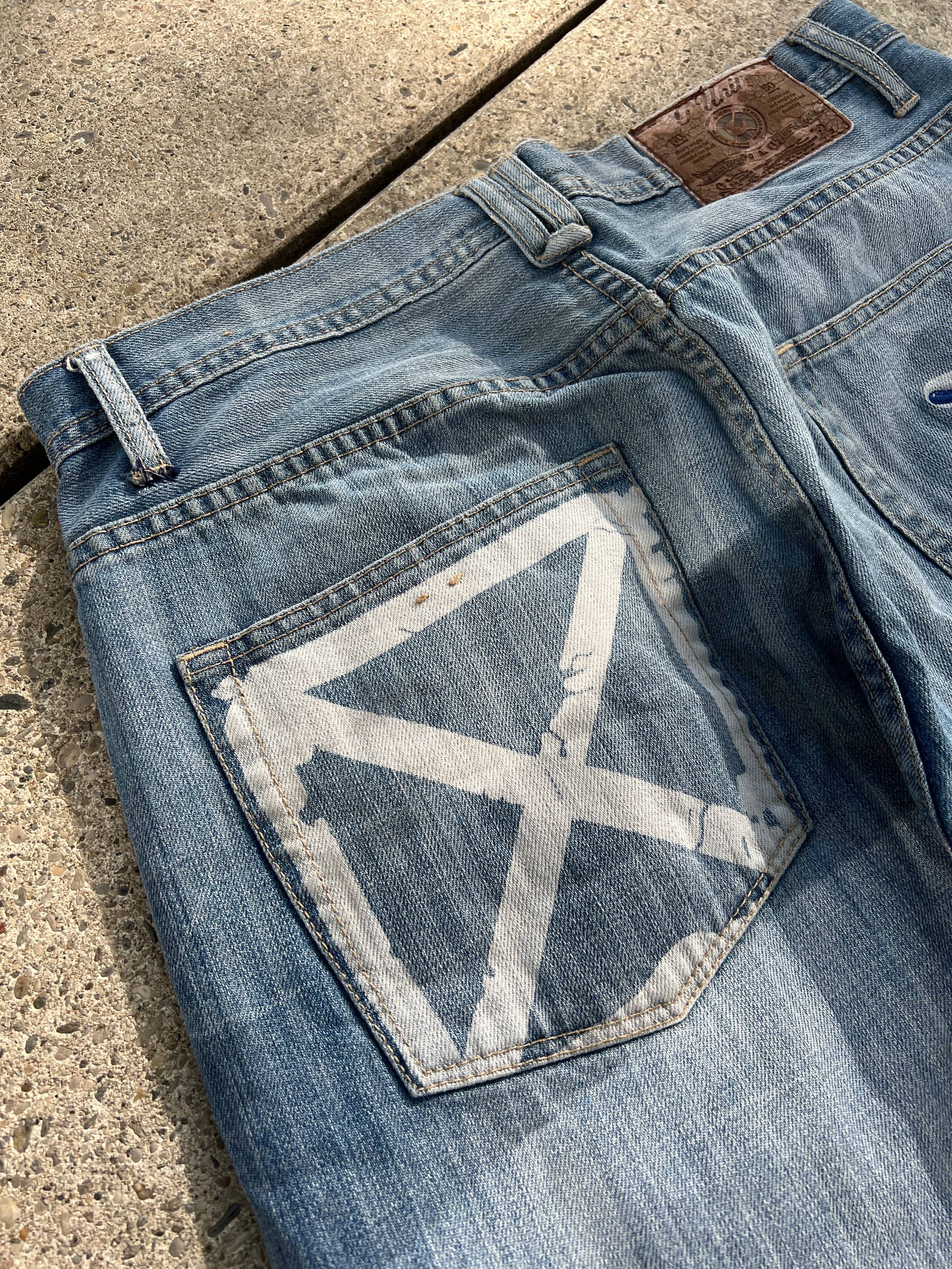 G-Unit Light Blue Denim Jeans 33 with Back Pocket Designs image 5