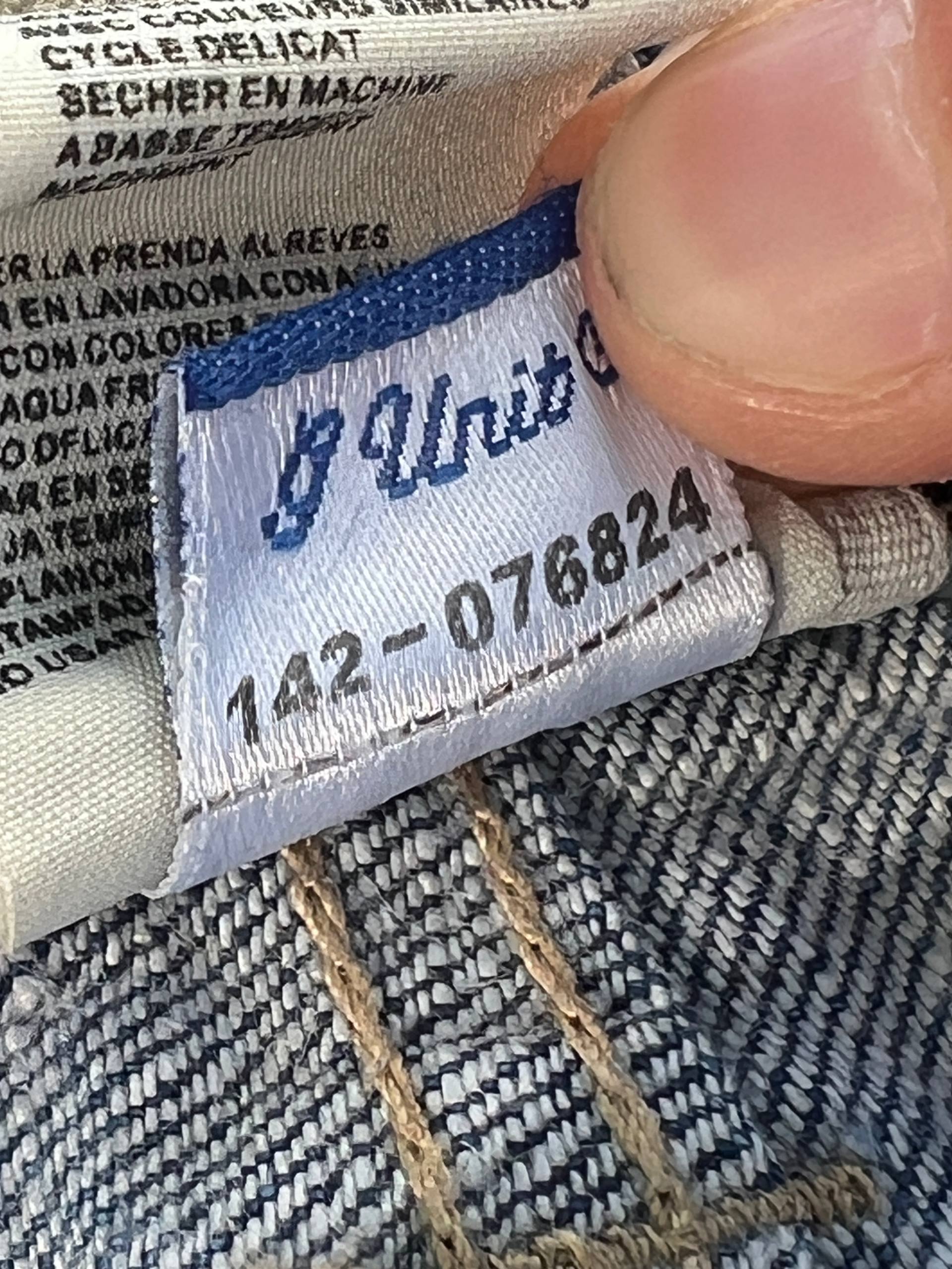 G-Unit Light Blue Denim Jeans 33 with Back Pocket Designs image 7