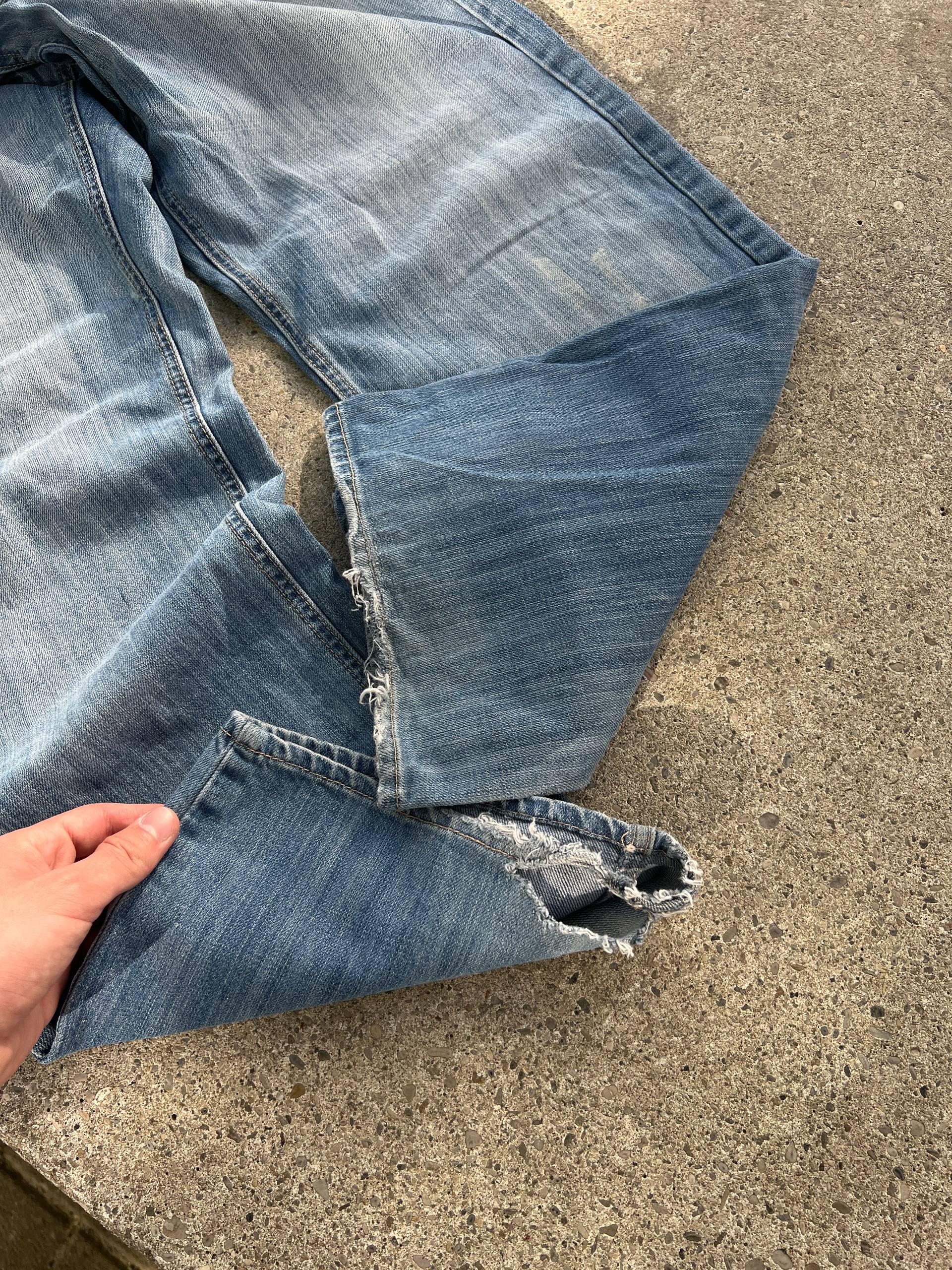 G-Unit Light Blue Denim Jeans 33 with Back Pocket Designs image 8