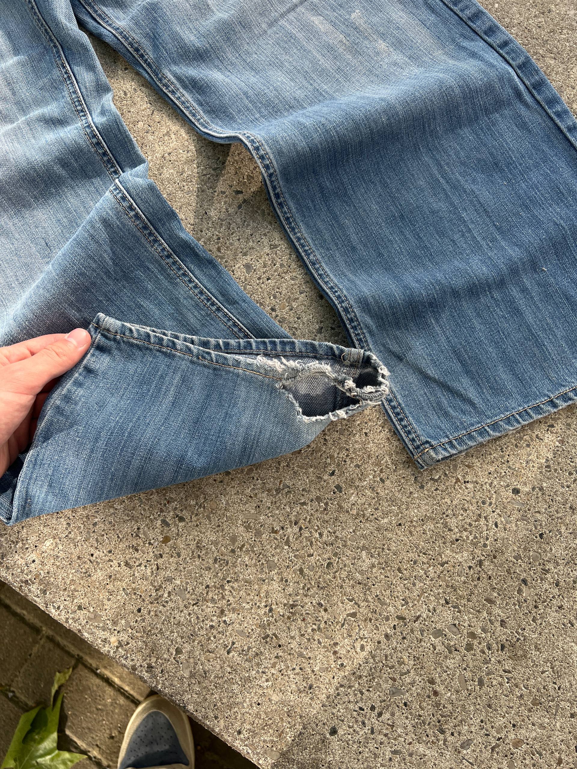G-Unit Light Blue Denim Jeans 33 with Back Pocket Designs image 9