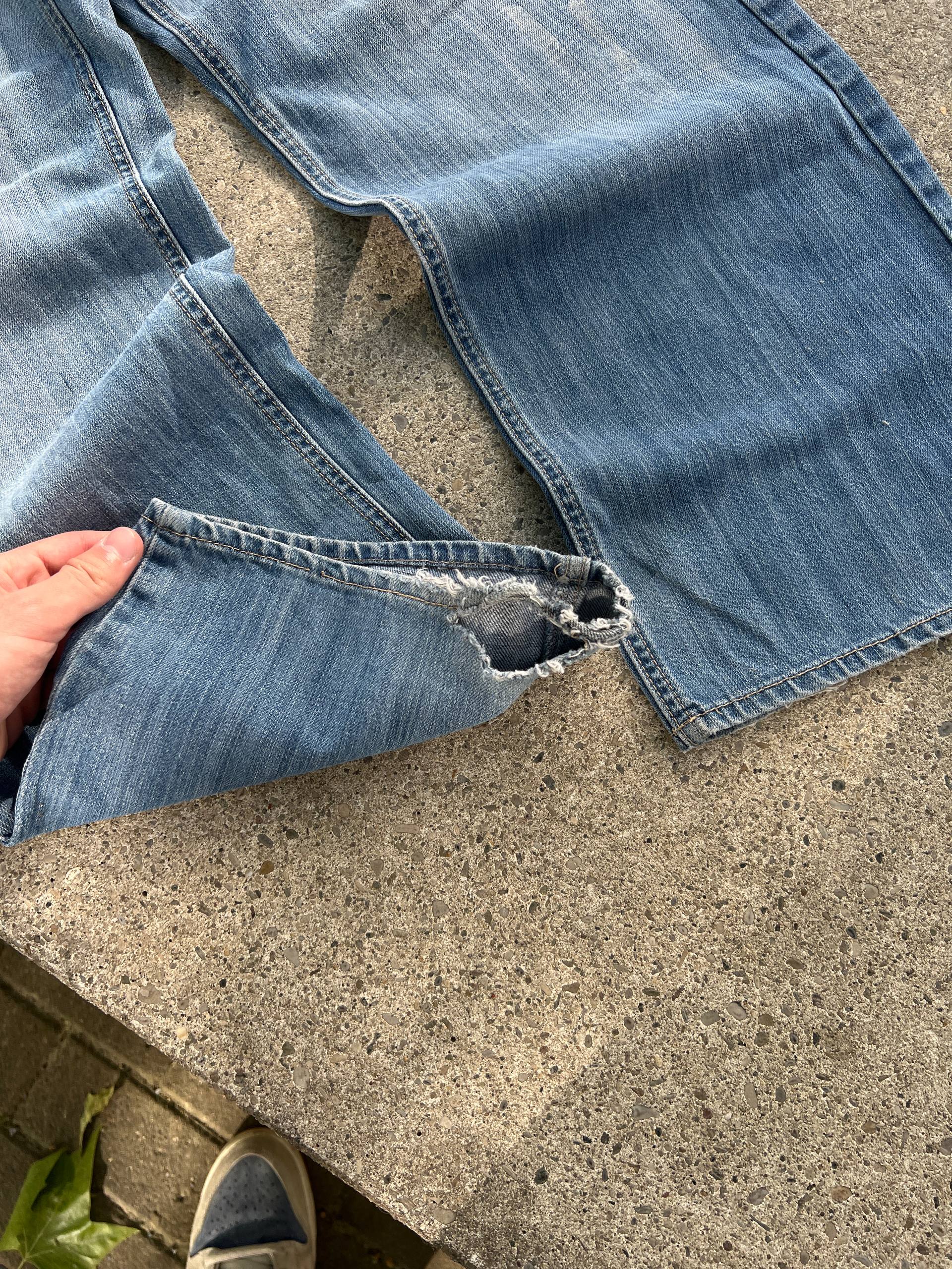 G-Unit Light Blue Denim Jeans 33 with Back Pocket Designs image 10
