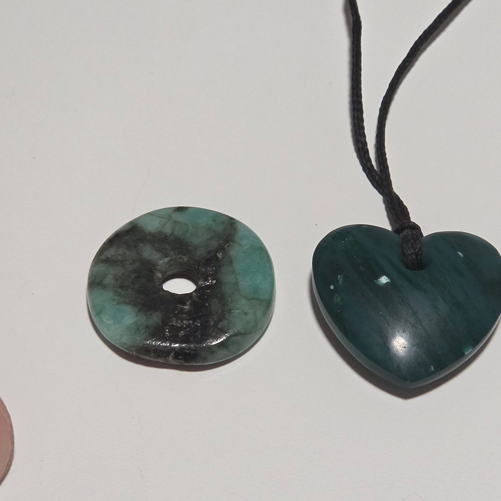 Green & Black Stone Heart & Round Pendant Necklace.b6 image 4