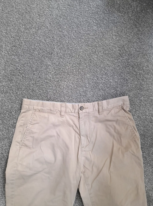 Beige Tommy Hilfiger chinos 33" Classic Fit image 5