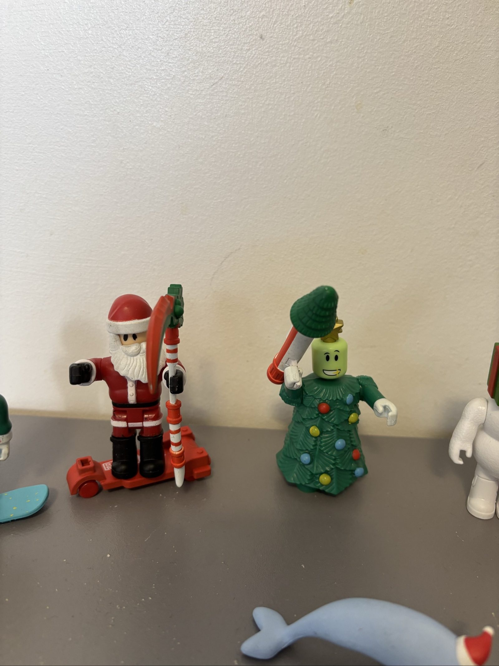 Roblox Christmas Collectible Figures Set of 6 Multicolour image 3