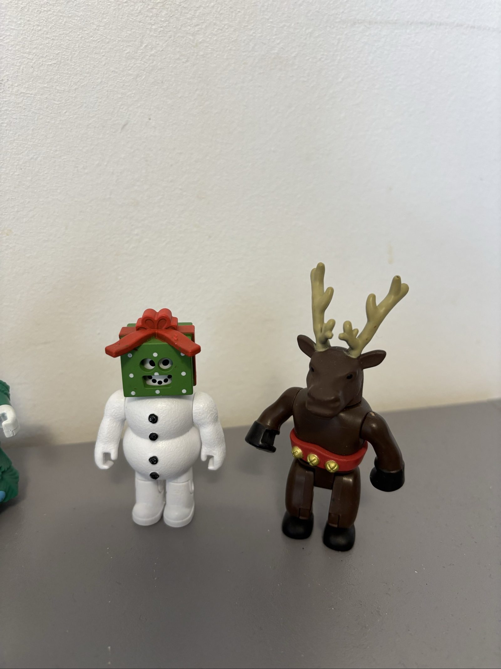 Roblox Christmas Collectible Figures Set of 6 Multicolour image 5