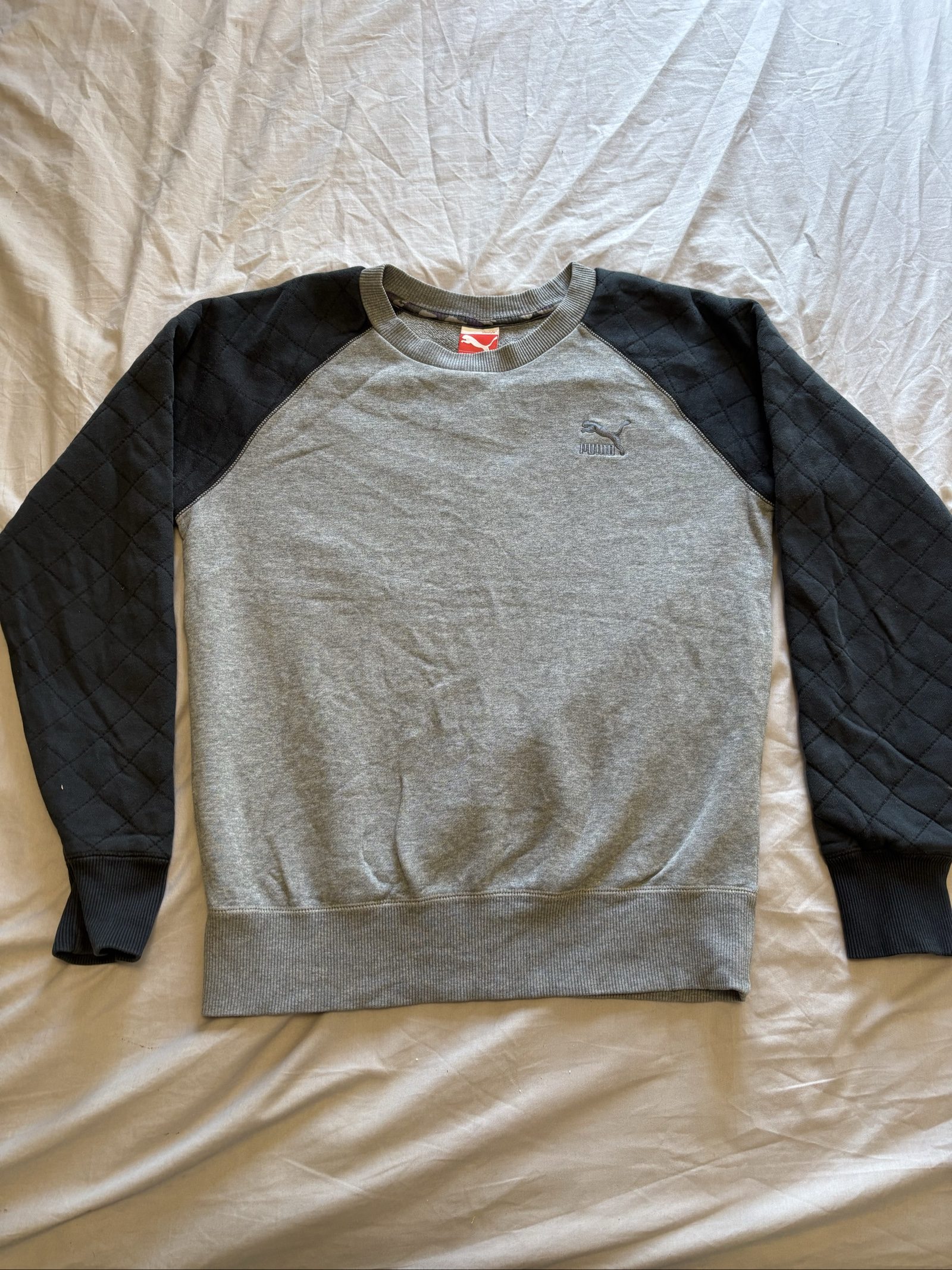 Puma Grey & Black Quilted Sleeves Sweatshirt Small
