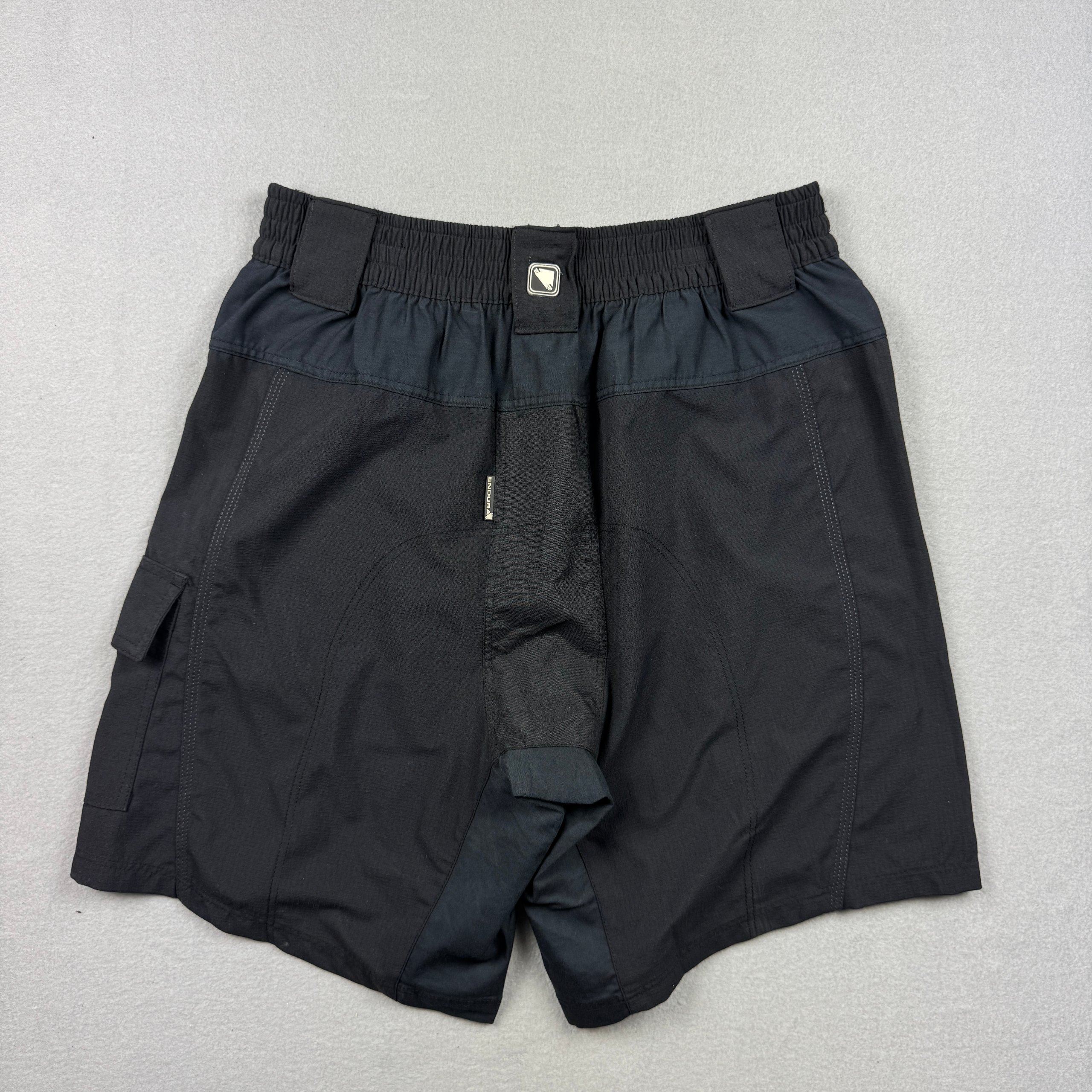 Endura Black Cargo Shorts Size S Multi-Pocket image 2