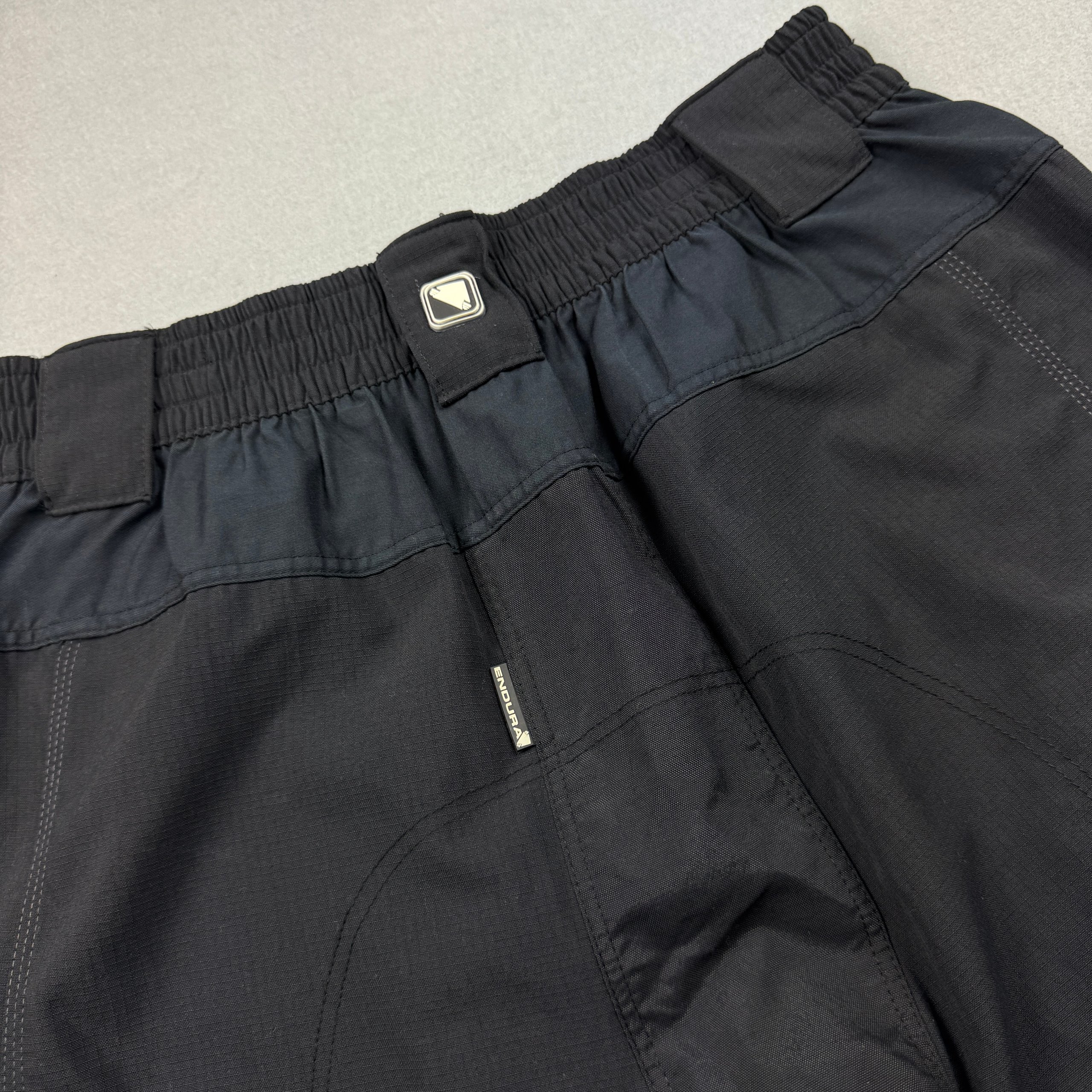 Endura Black Cargo Shorts Size S Multi-Pocket image 5