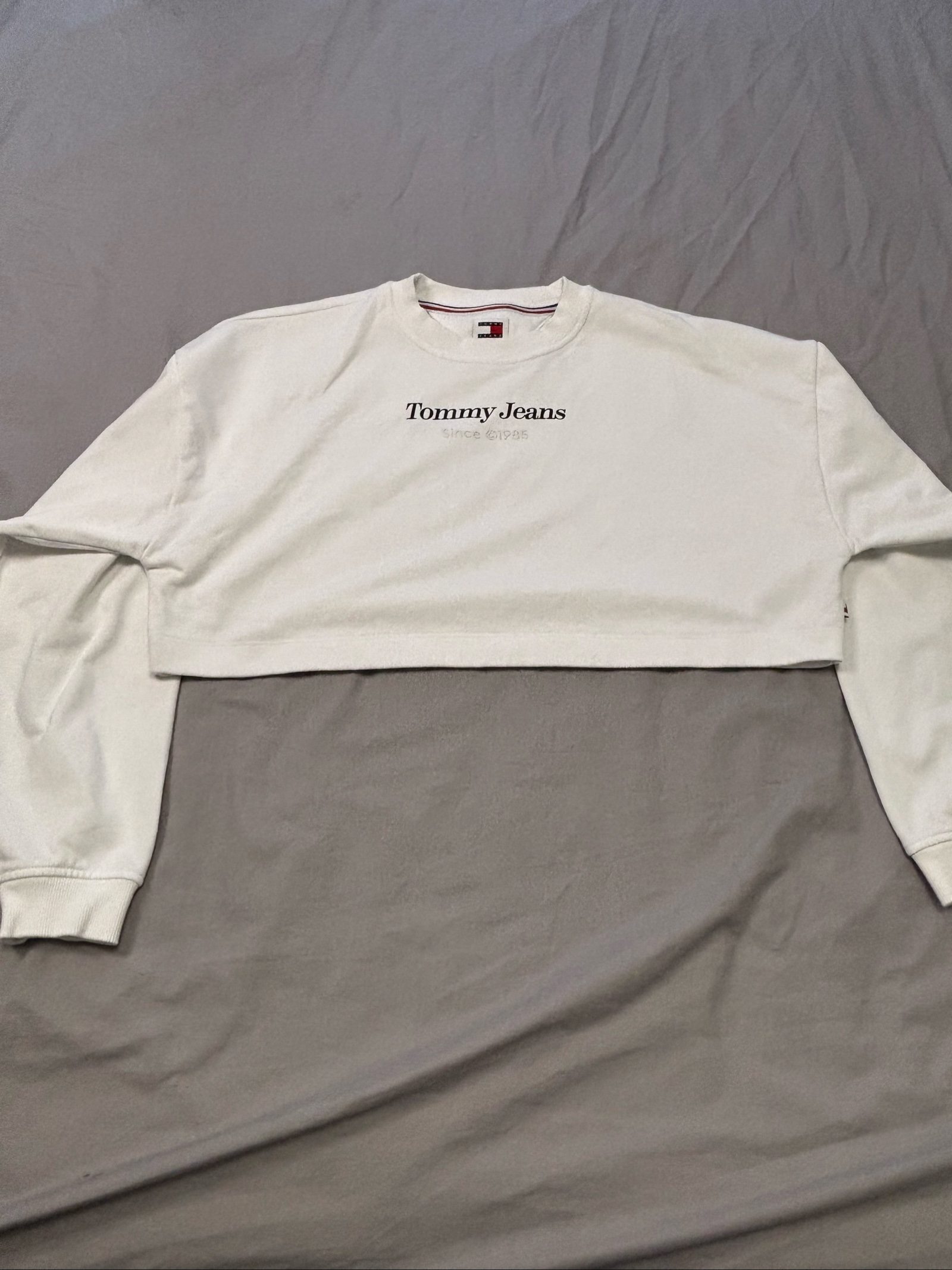 Tommy Jeans White Cropped Crewneck Sweatshirt Medium