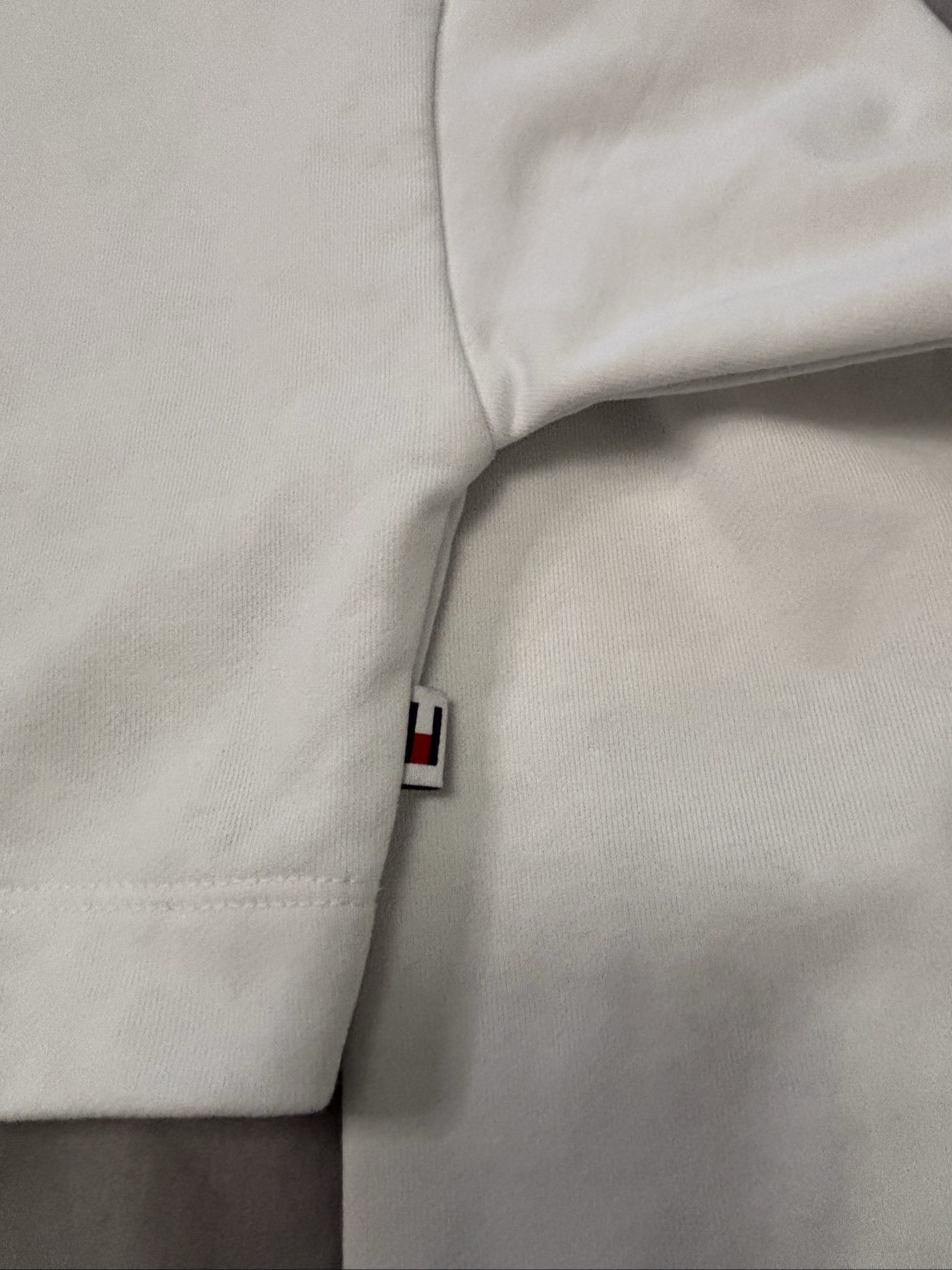 Tommy Jeans White Cropped Crewneck Sweatshirt Medium image 2