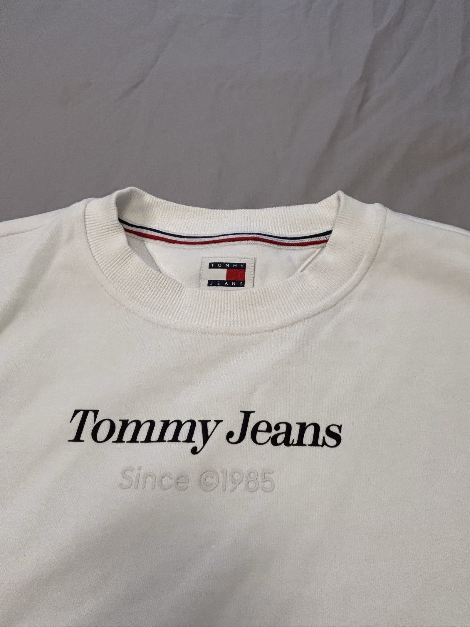 Tommy Jeans White Cropped Crewneck Sweatshirt Medium image 3