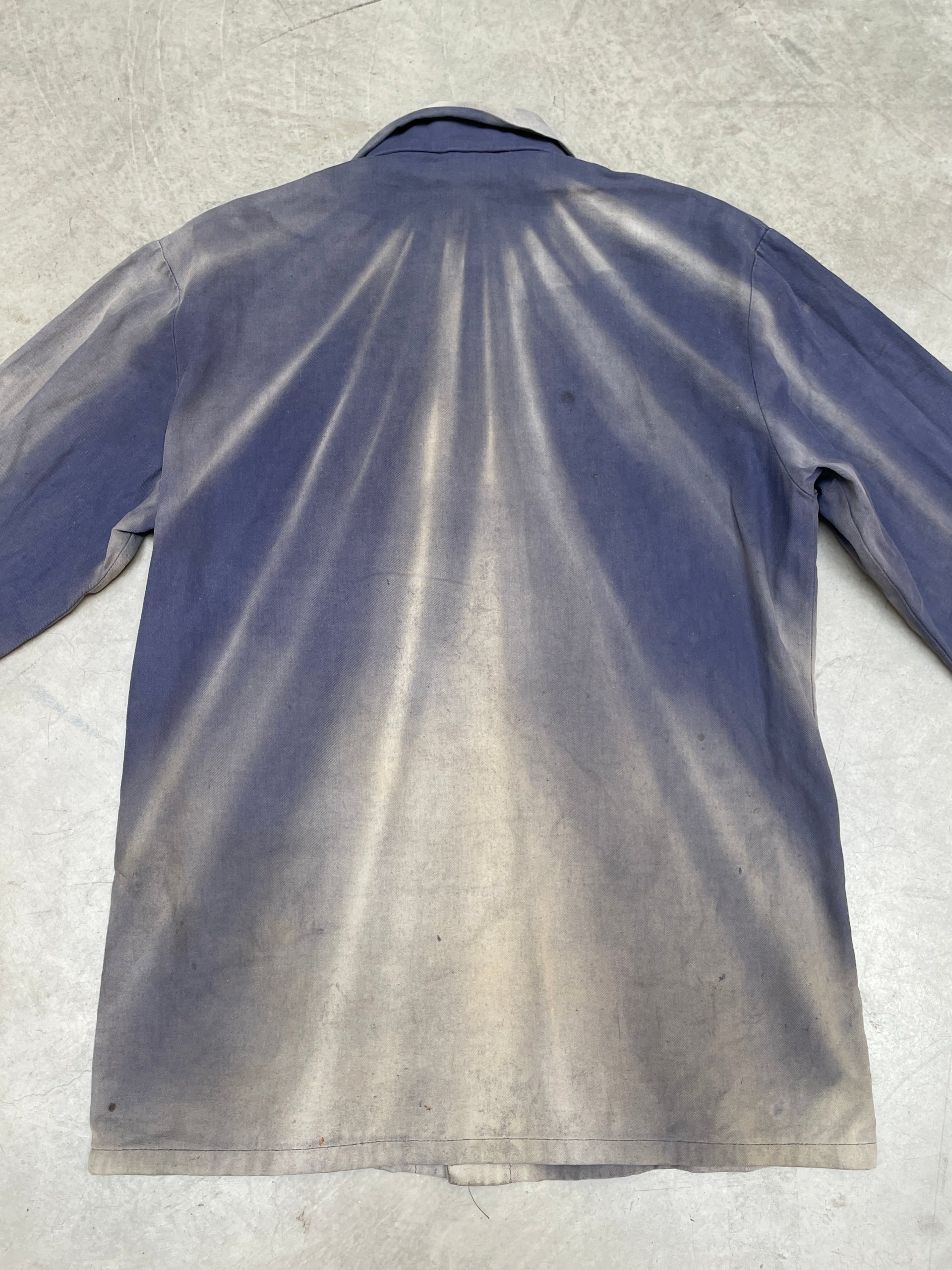 Rare 50s naturaly Sunfaded workwear chore coat / railroad jacket size elongated XL image 4