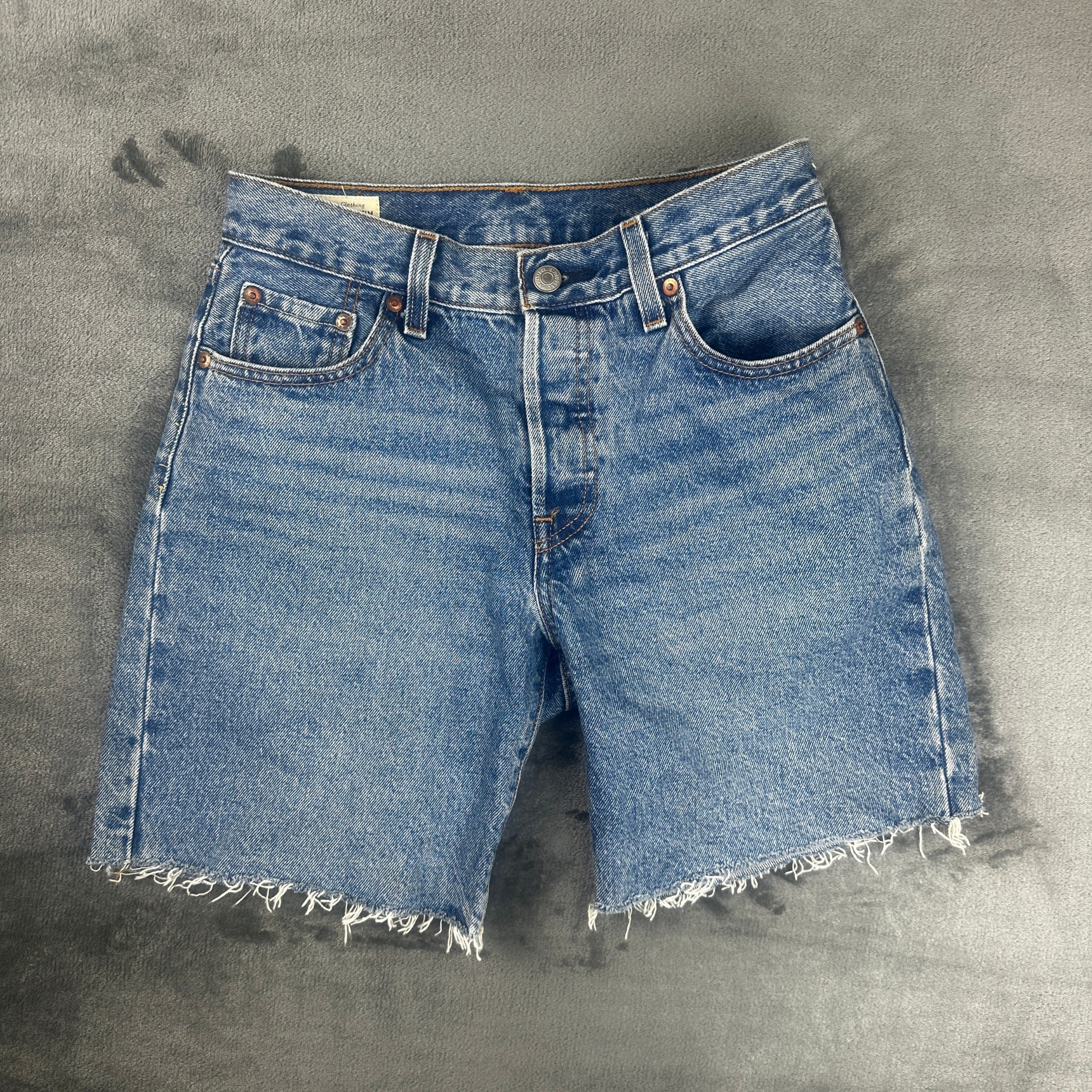 Levi's Premium 501 '90s Denim Shorts – Size W24 Raw Hem Mid Wash